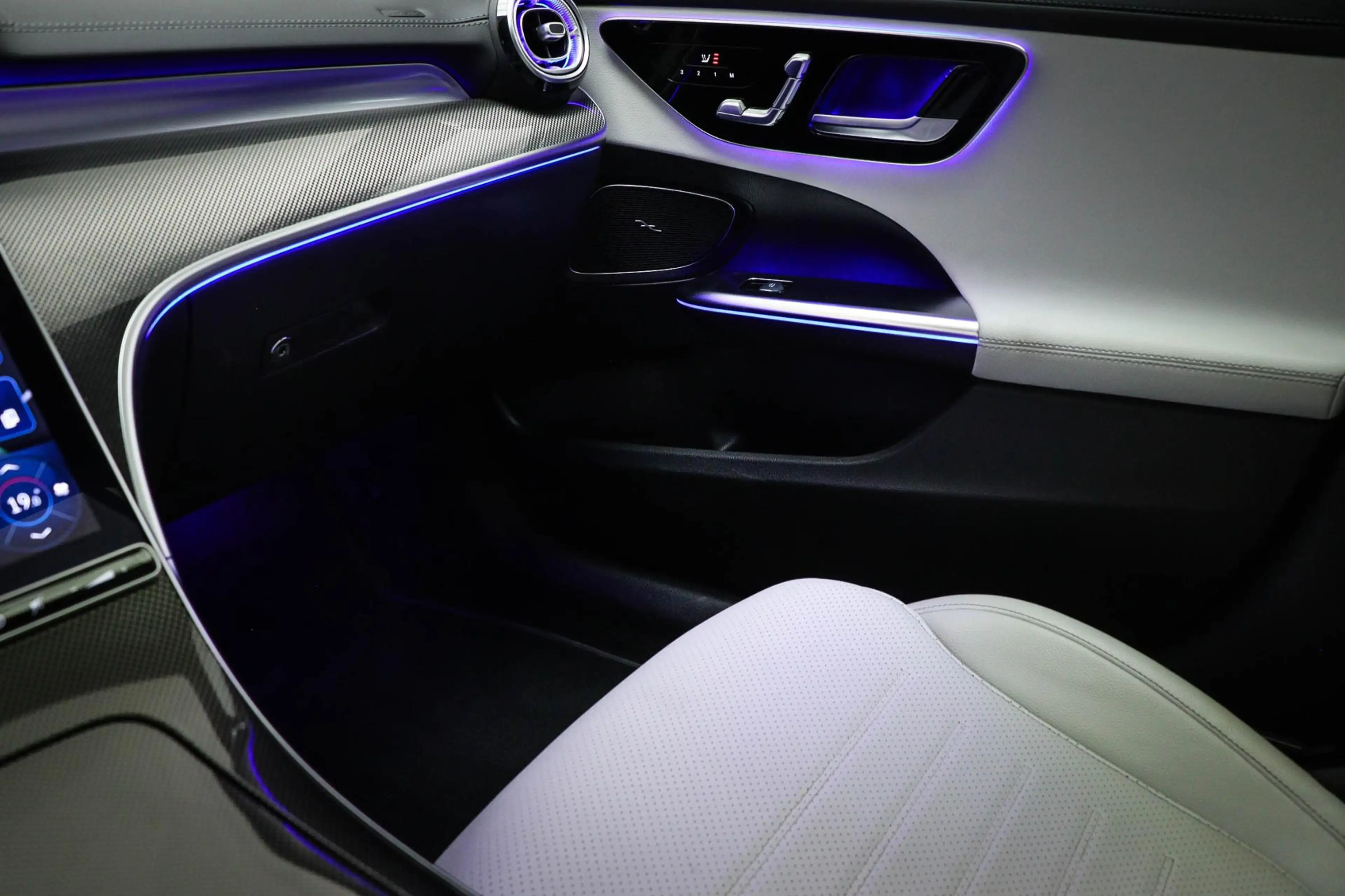 Mercedes-Benz C 300 Estate e AMG Line | PREMIUM PLUS PACK | PANORAMADA — photo 38