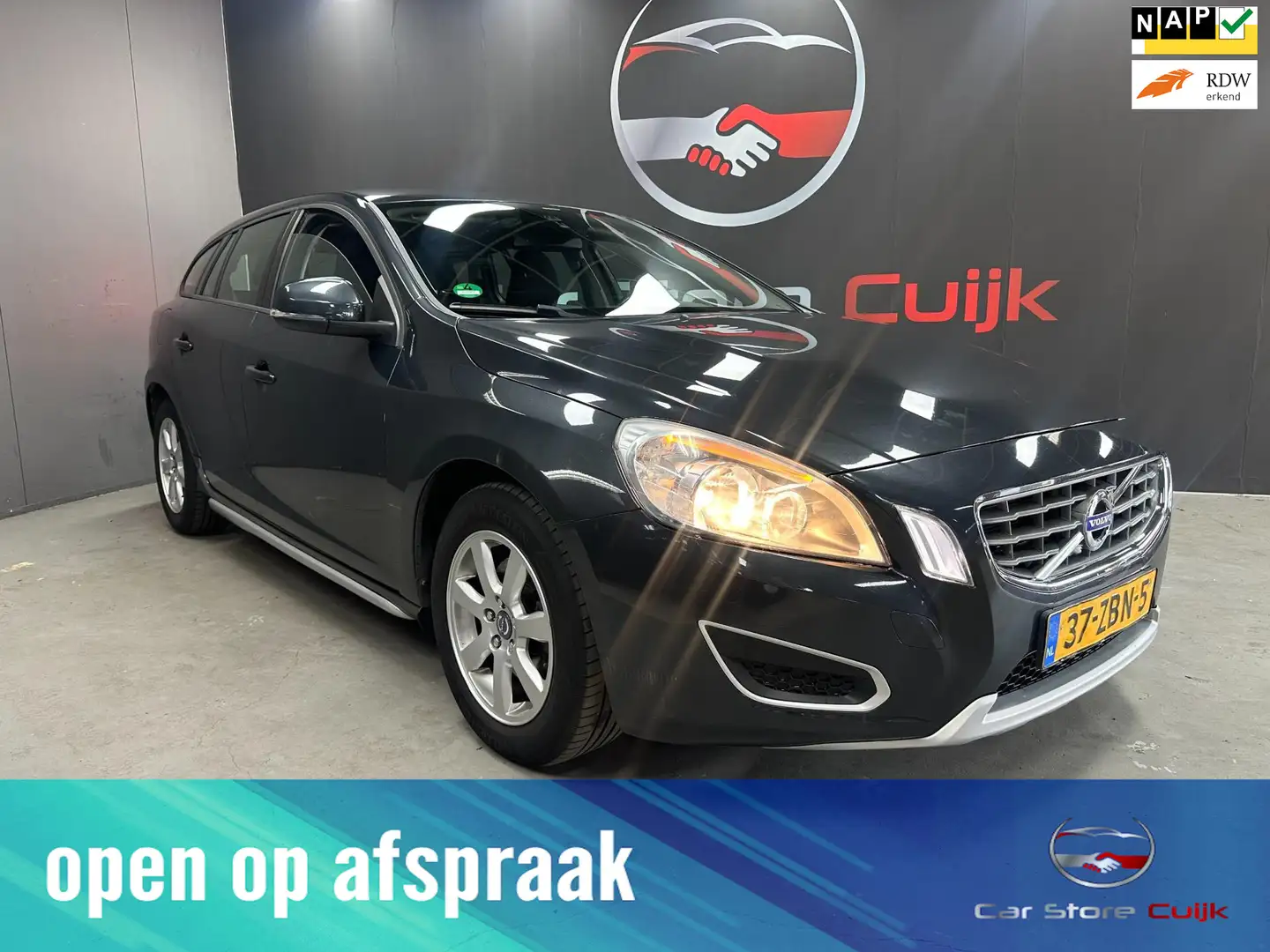 Volvo V60 1.6 T3 Kinetic | Automaat | Trekhaak | Cruise Grijs - 1