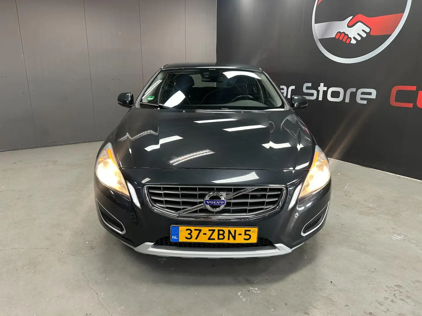 Volvo V60 1.6 T3 Kinetic | Automaat | Trekhaak | Cruise Grijs - 2