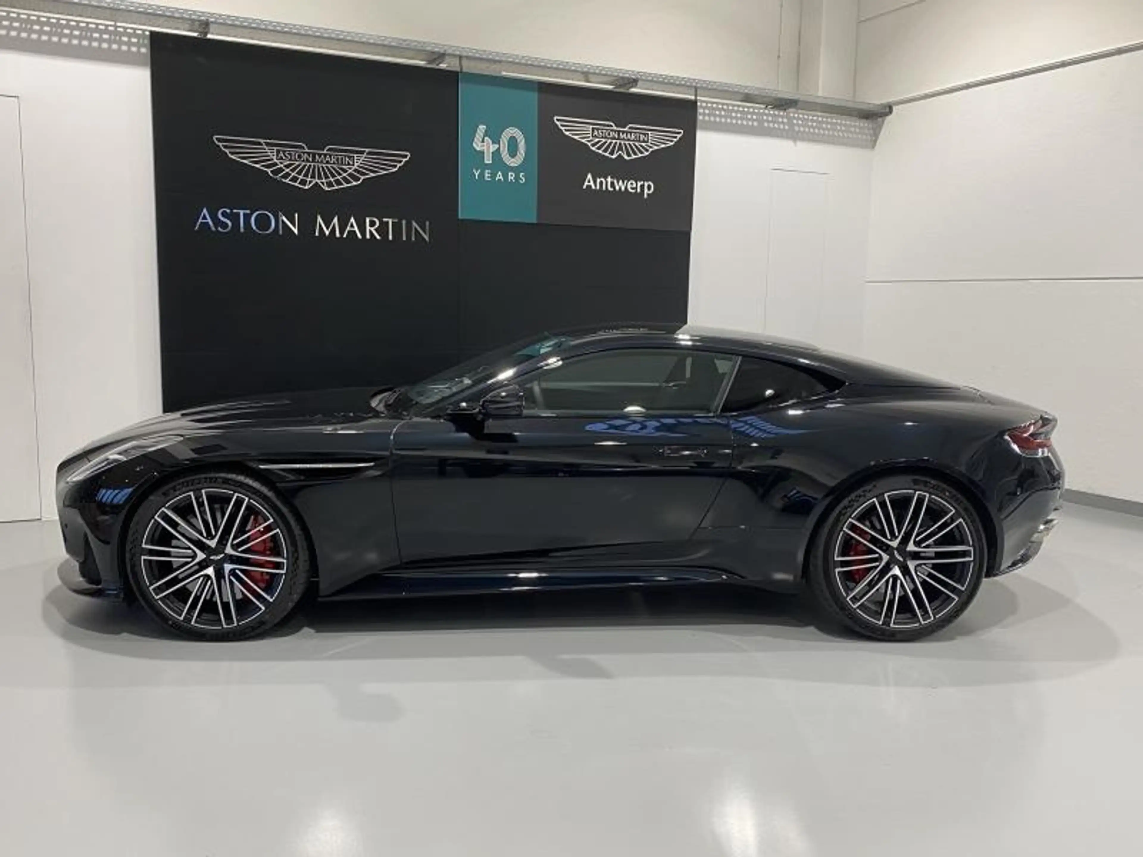 Aston Martin DB12 DB12 — photo 9