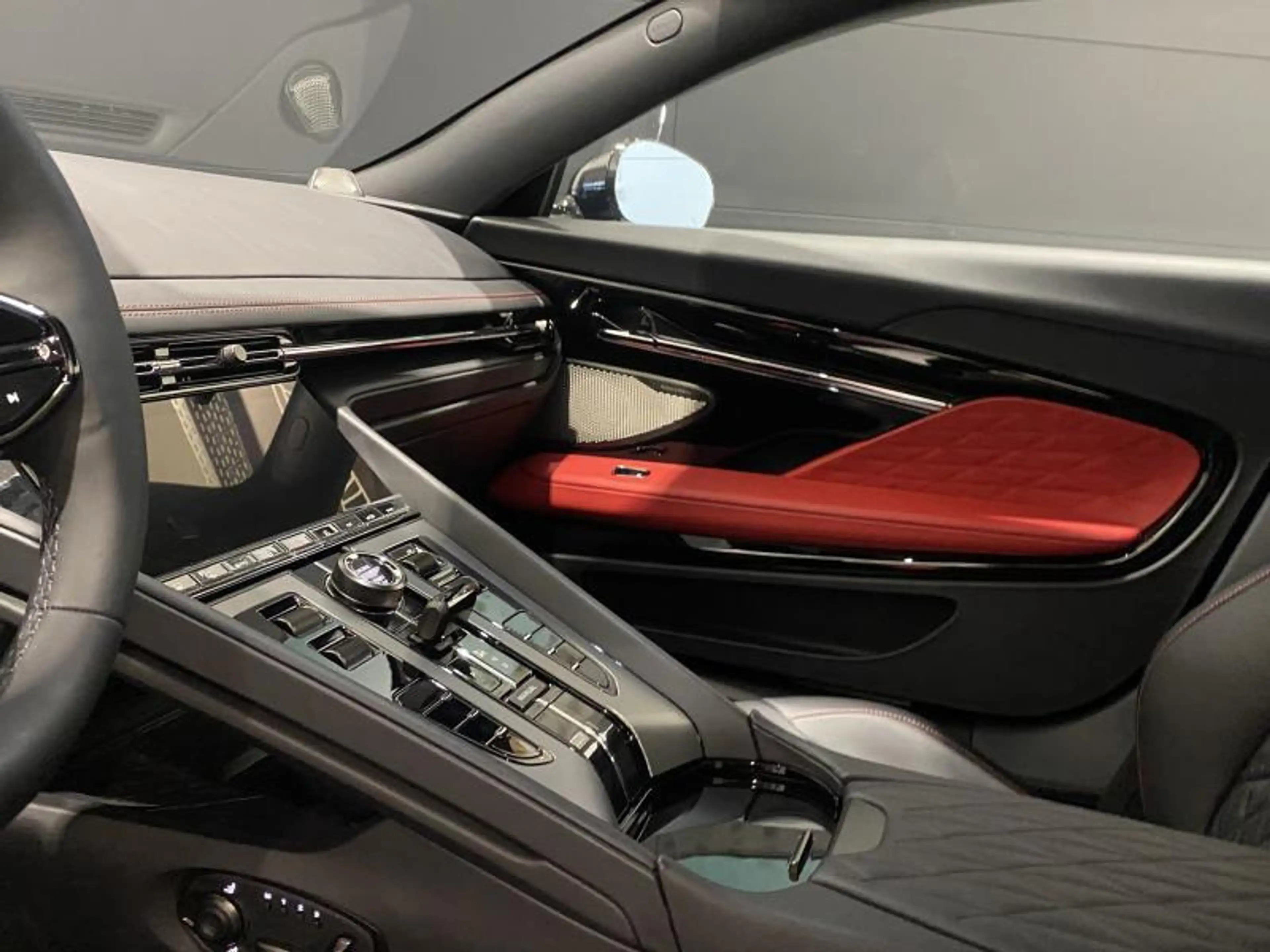 Aston Martin DB12 DB12 — photo 14