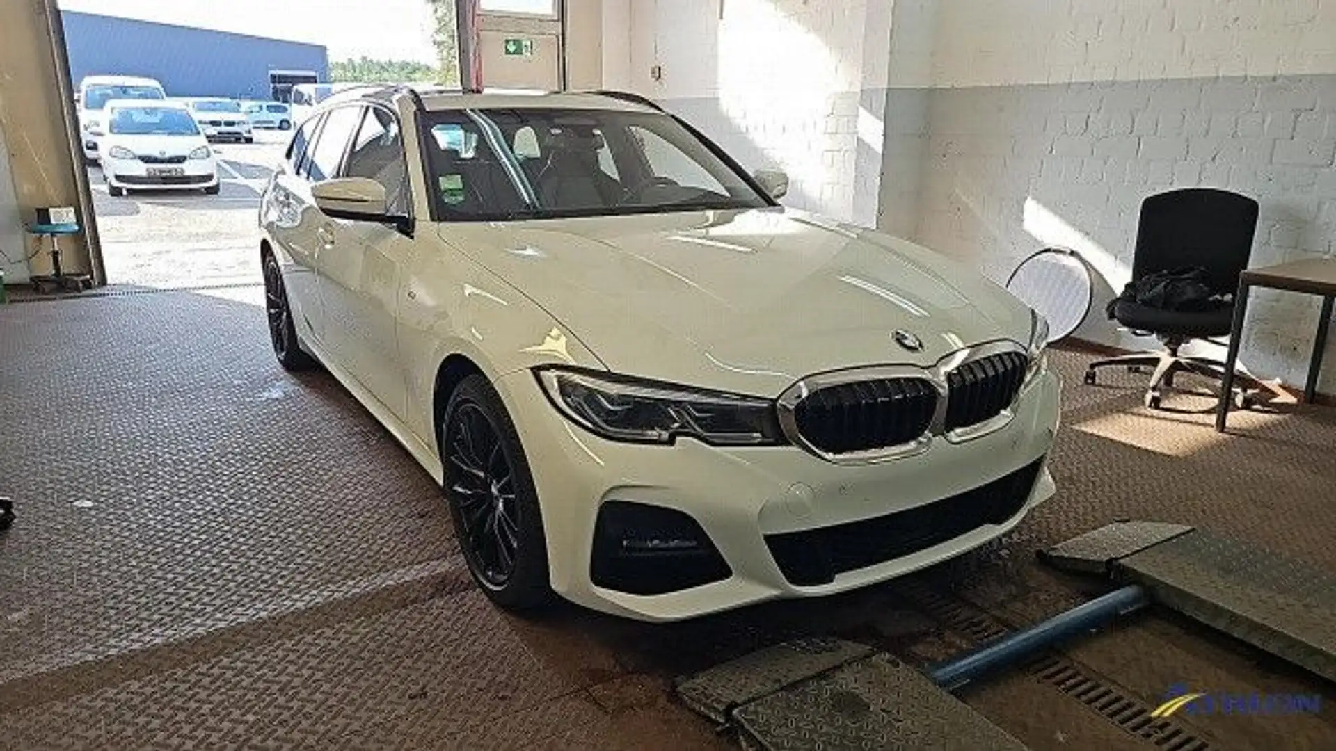 BMW 330 e xDrive Touring M Sport Navi Laser Leder Pan Blanc - 2