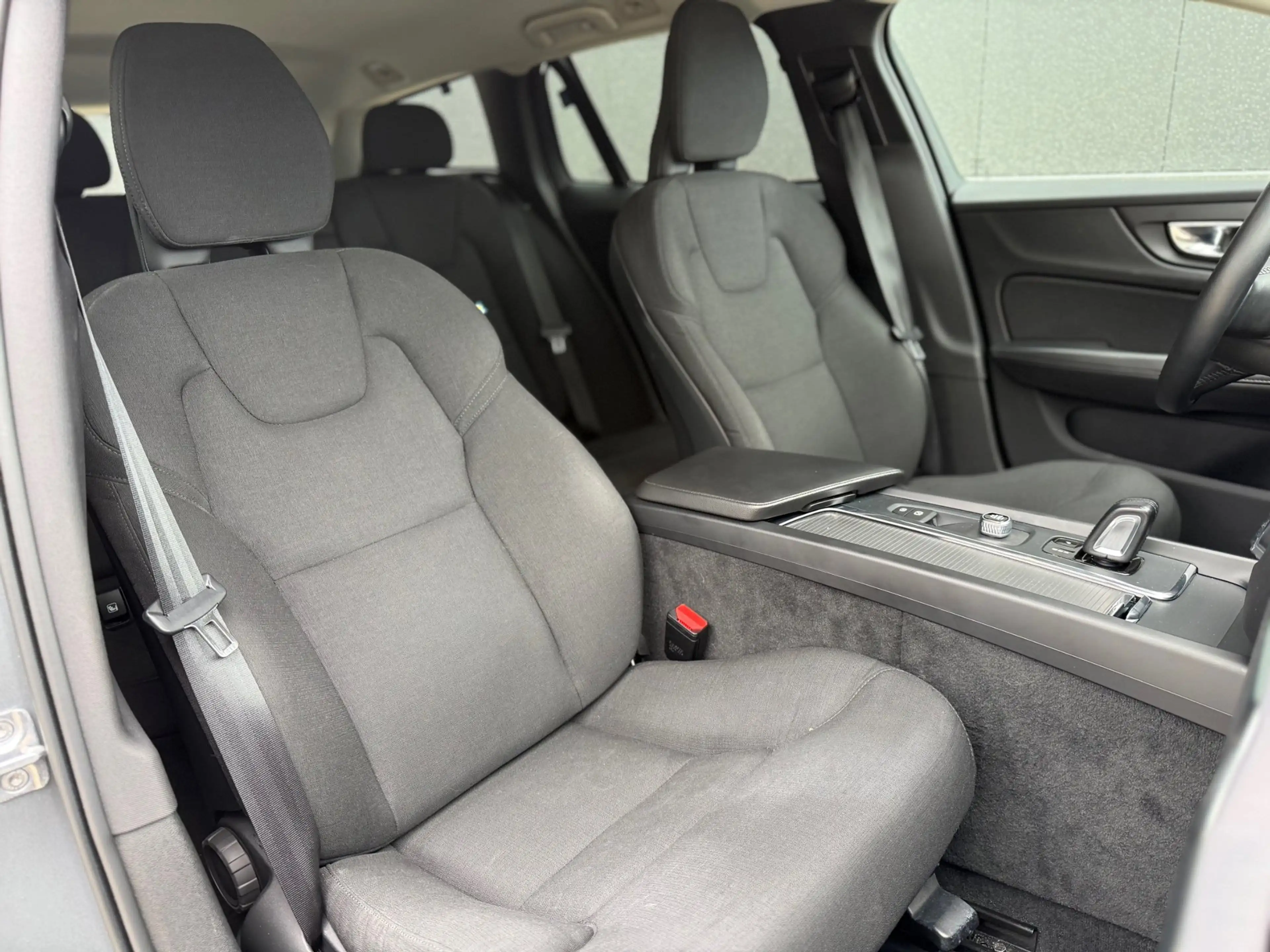 Volvo V60 2.0 B3 Momentum Advantage — photo 13