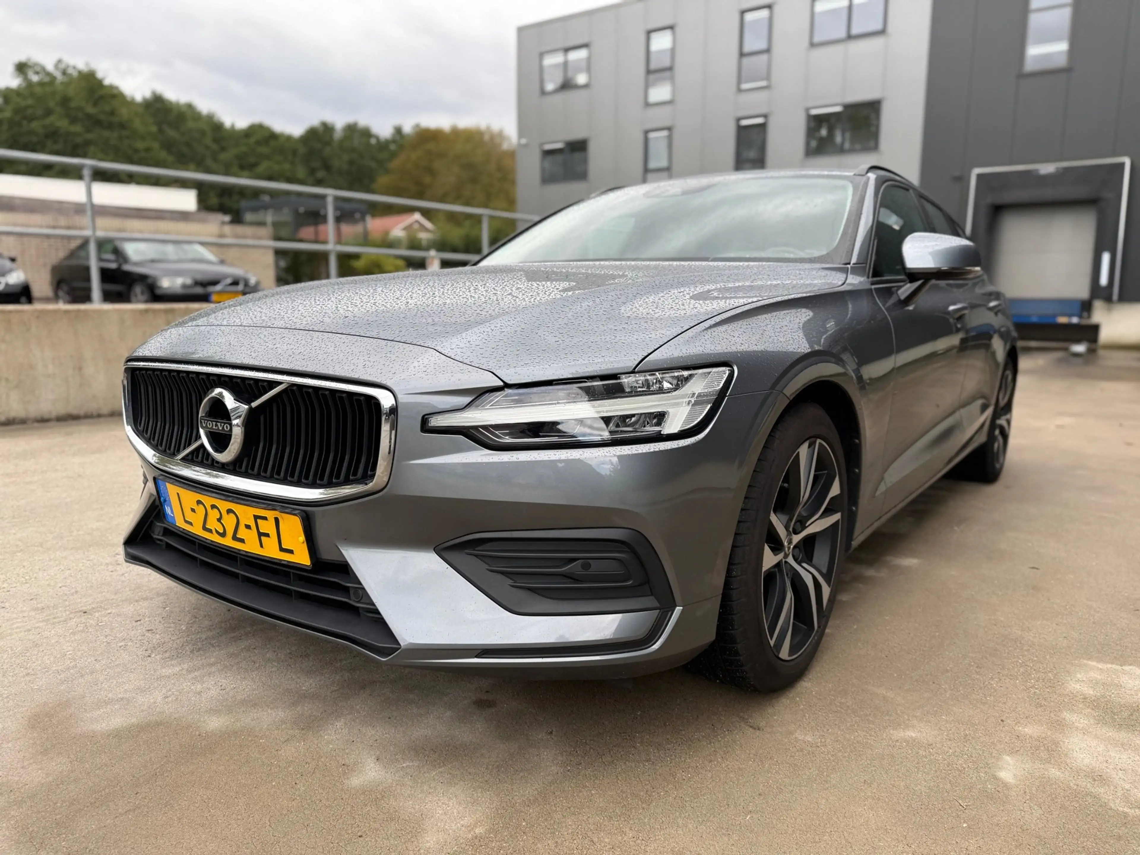 Volvo V60 2.0 B3 Momentum Advantage — photo 9