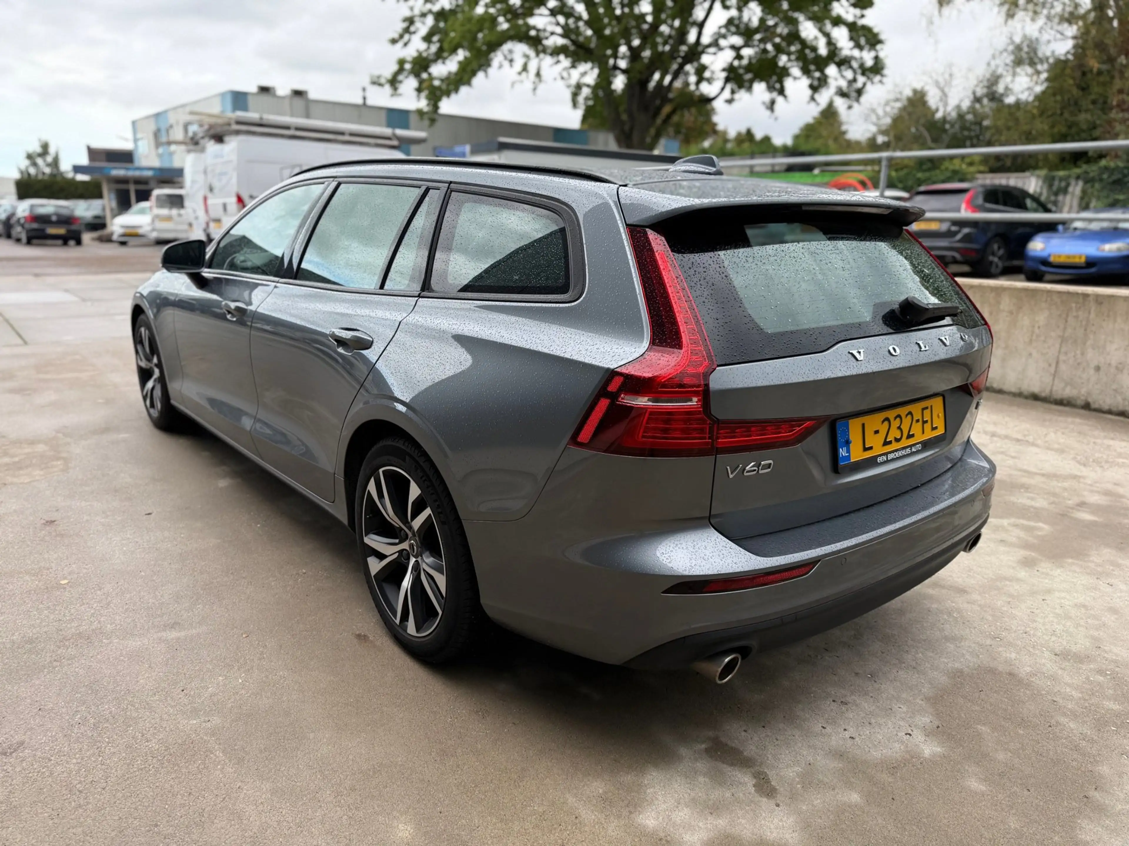 Volvo V60 2.0 B3 Momentum Advantage — photo 4