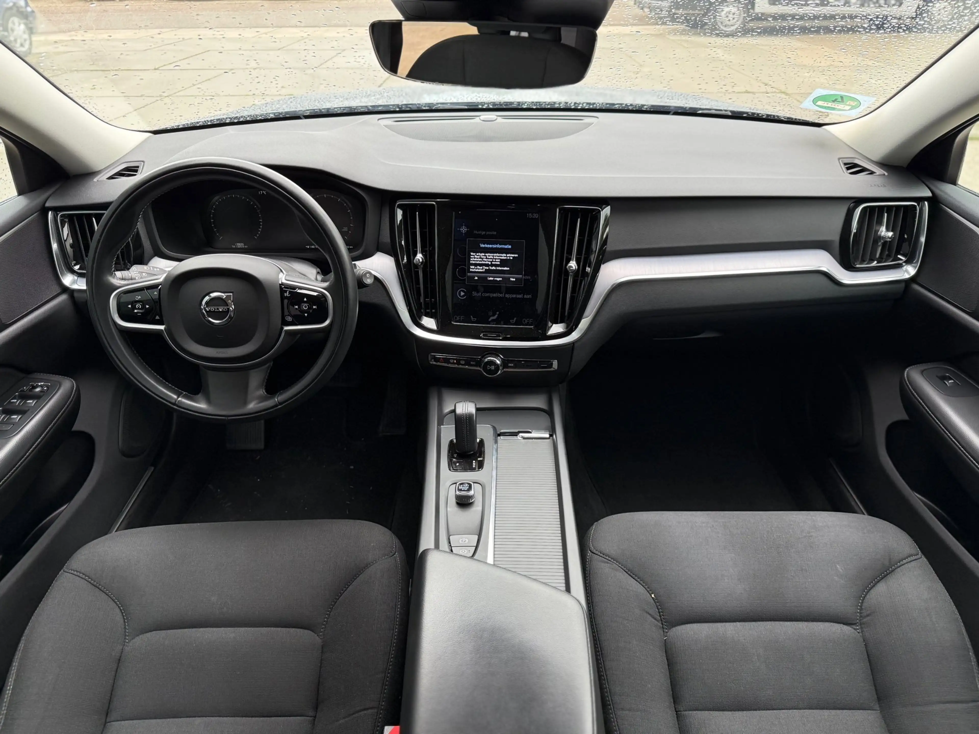 Volvo V60 2.0 B3 Momentum Advantage — photo 11