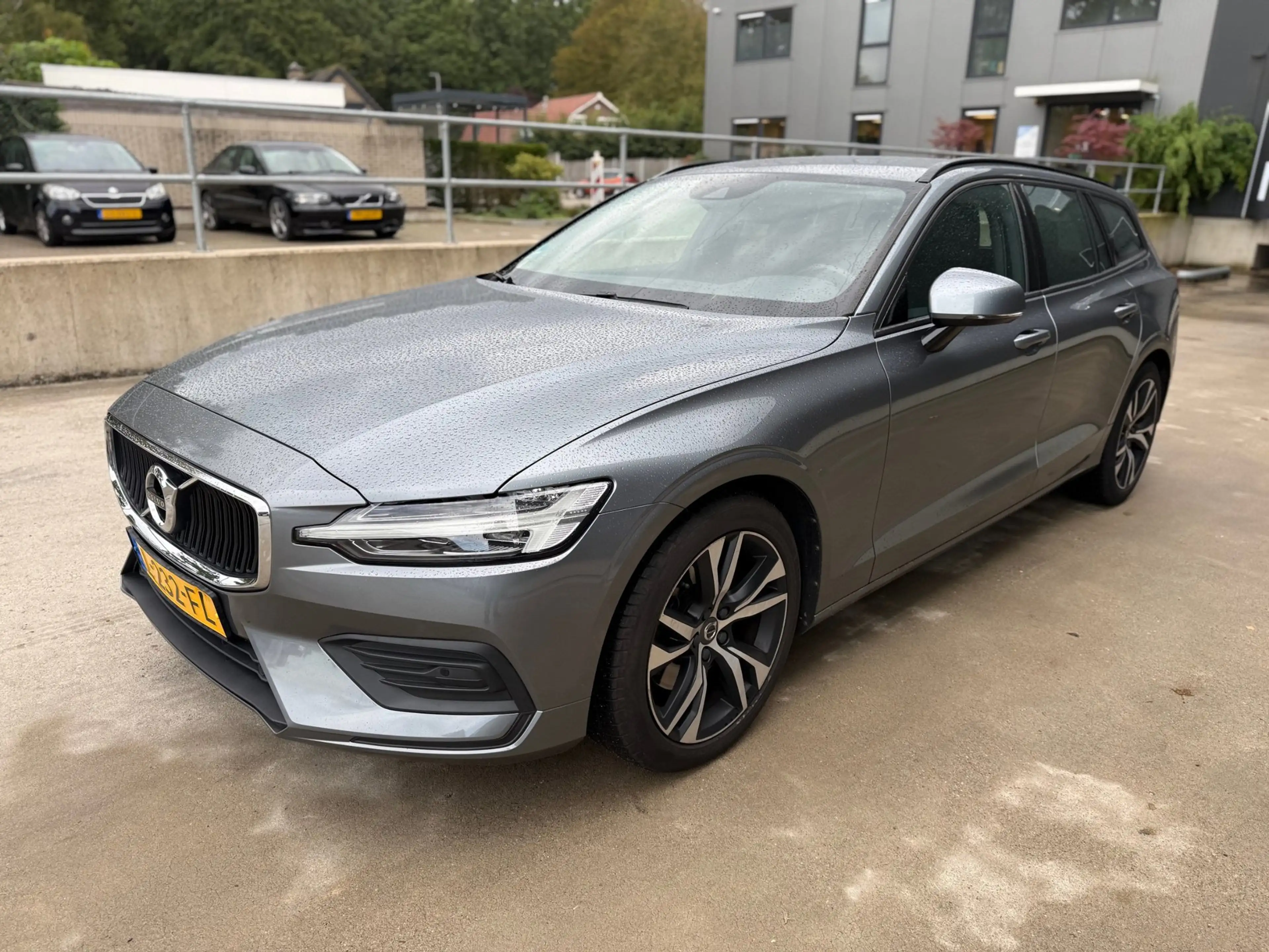 Volvo V60 2.0 B3 Momentum Advantage — photo 3