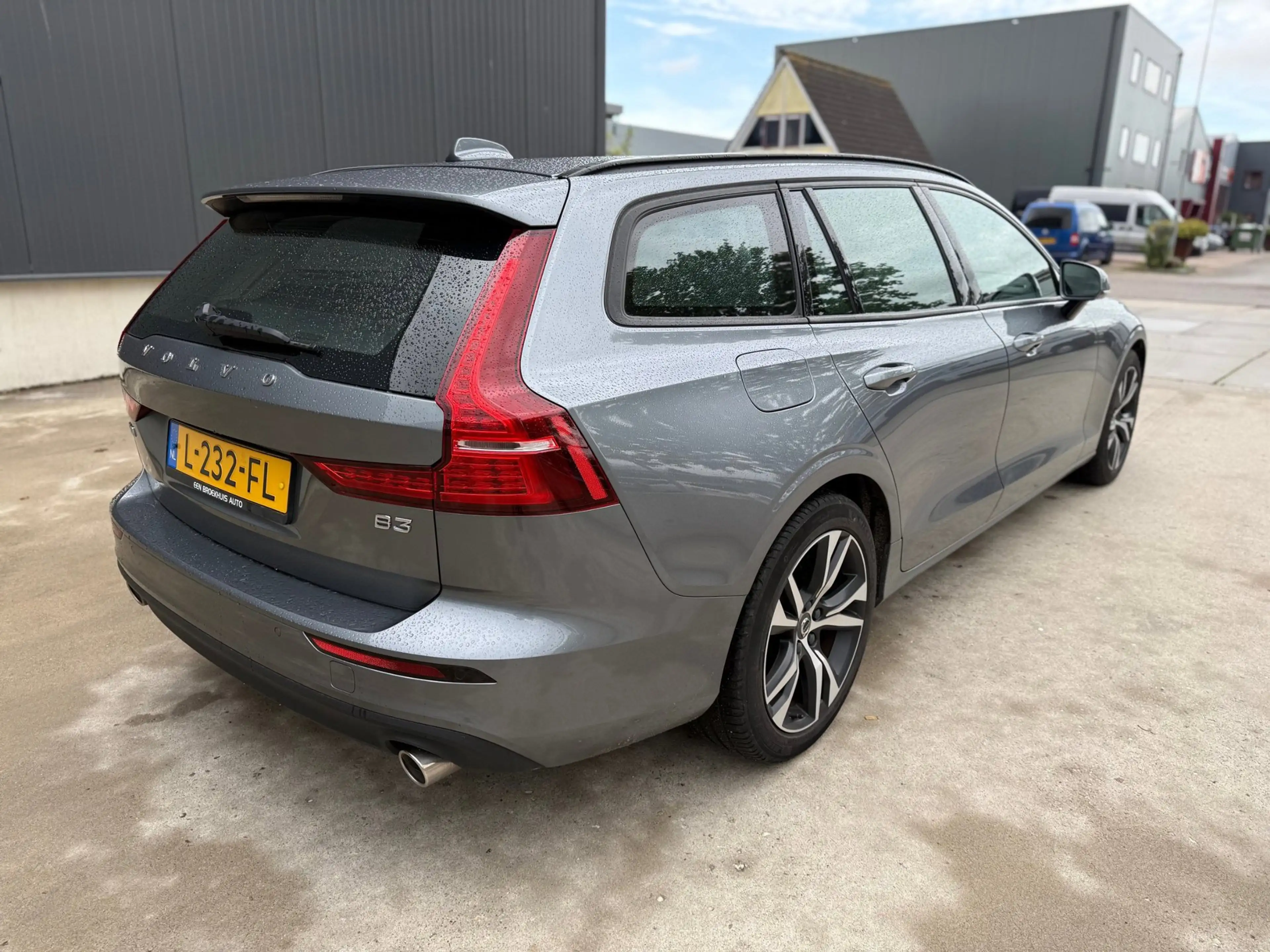 Volvo V60 2.0 B3 Momentum Advantage — photo 6