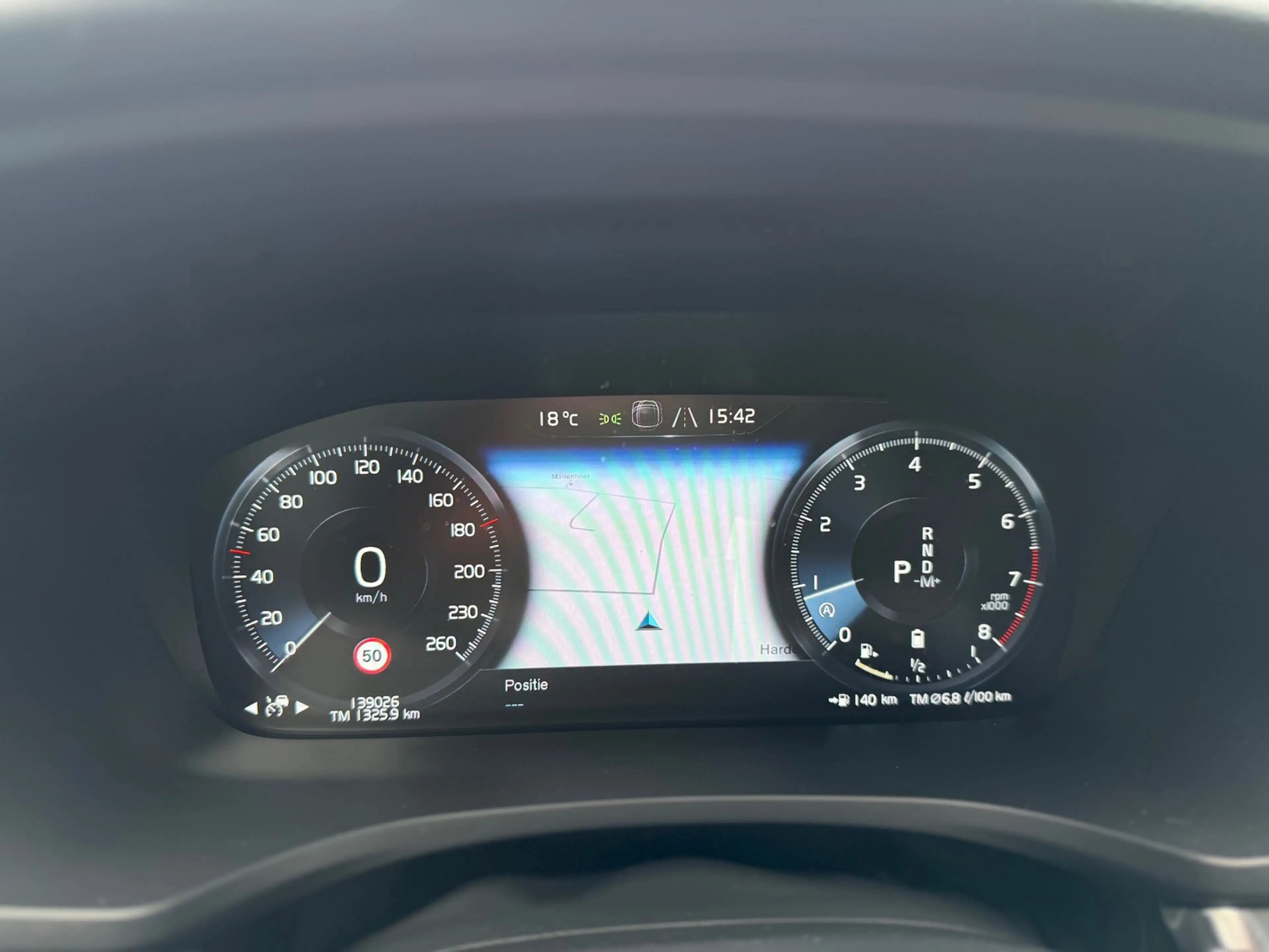 Volvo V60 2.0 B3 Momentum Advantage — photo 18