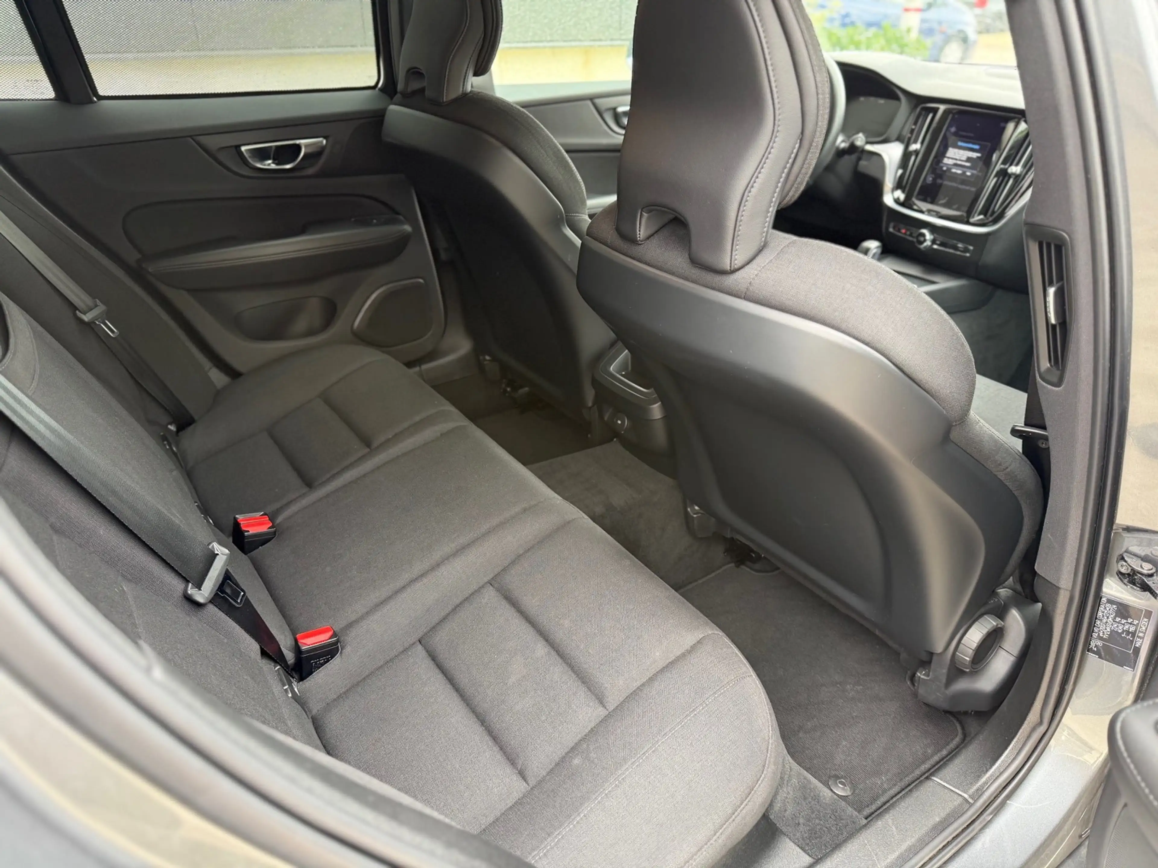 Volvo V60 2.0 B3 Momentum Advantage — photo 15