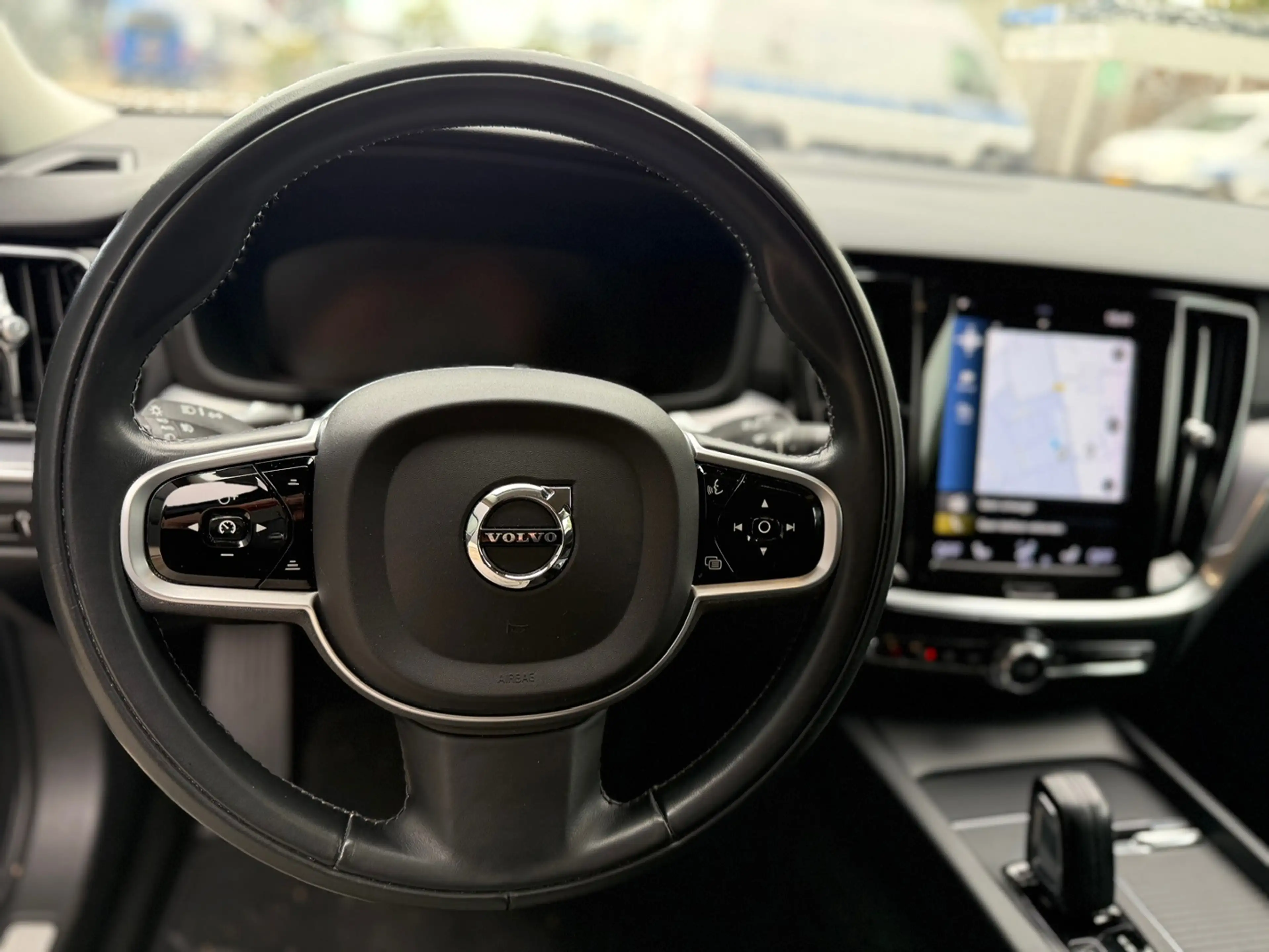 Volvo V60 2.0 B3 Momentum Advantage — photo 17