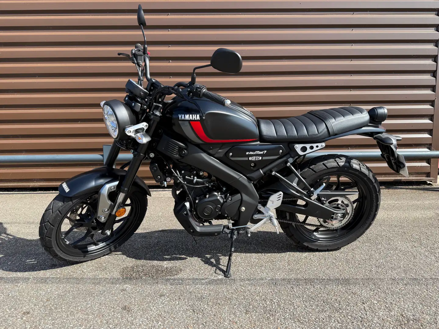 Yamaha XSR 125 Noir - 1