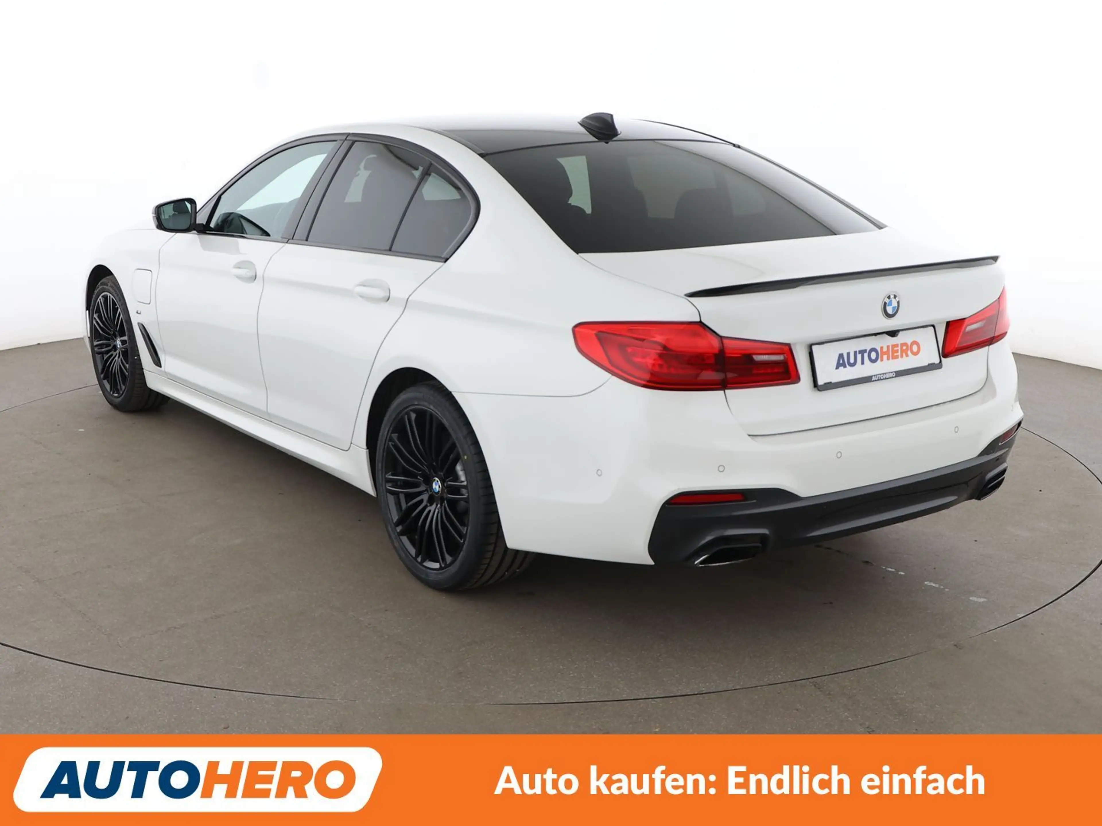 BMW 530 530e M Sport Aut.*NAVI*LED*HUD*ACC*CAM*PDC*SHZ* — photo 4