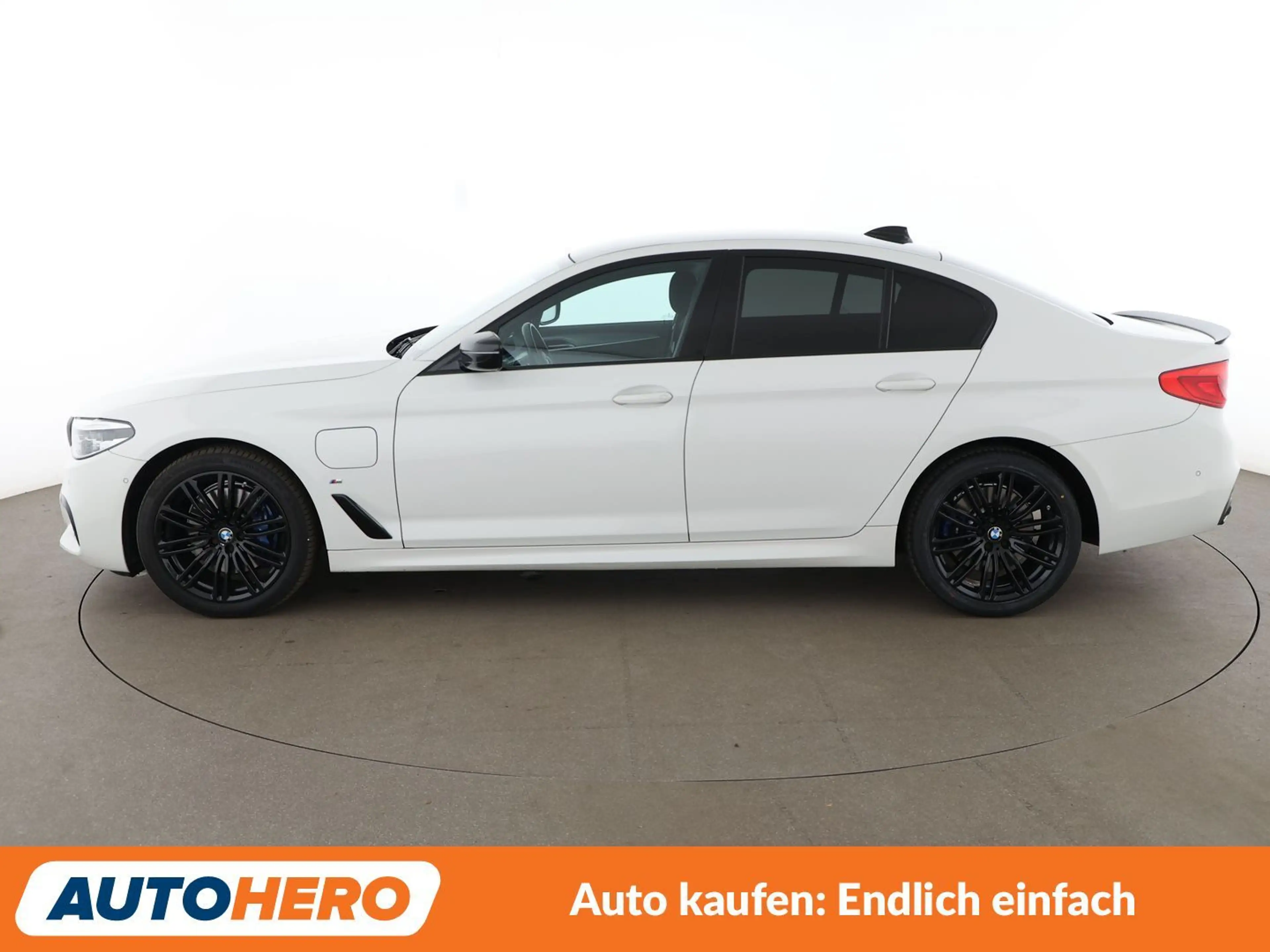 BMW 530 530e M Sport Aut.*NAVI*LED*HUD*ACC*CAM*PDC*SHZ* — photo 3