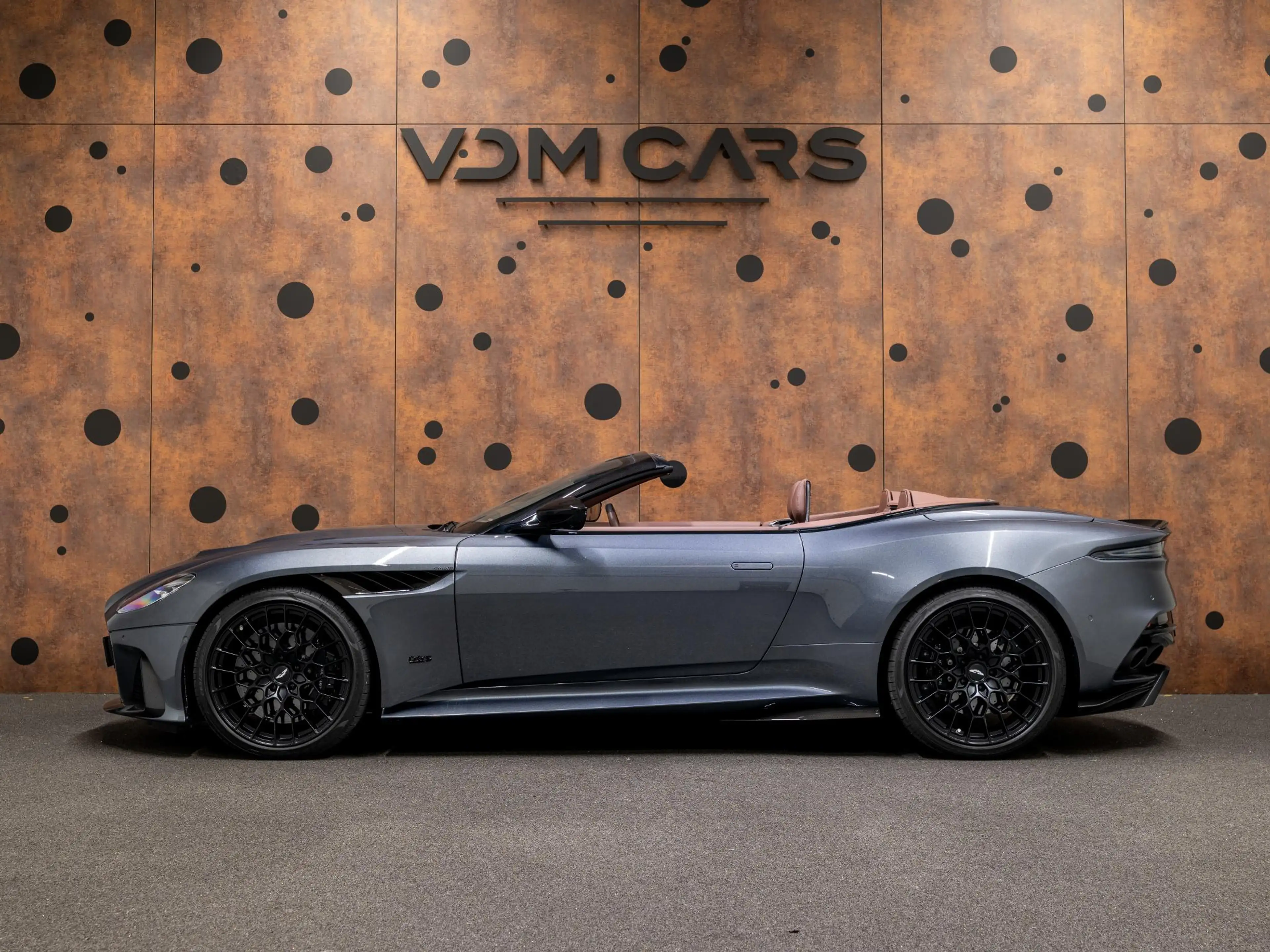 Aston Martin DBS Volante 5.2 V12 | ULITMATE 770 | 1 of 199 | Carbon — photo 2