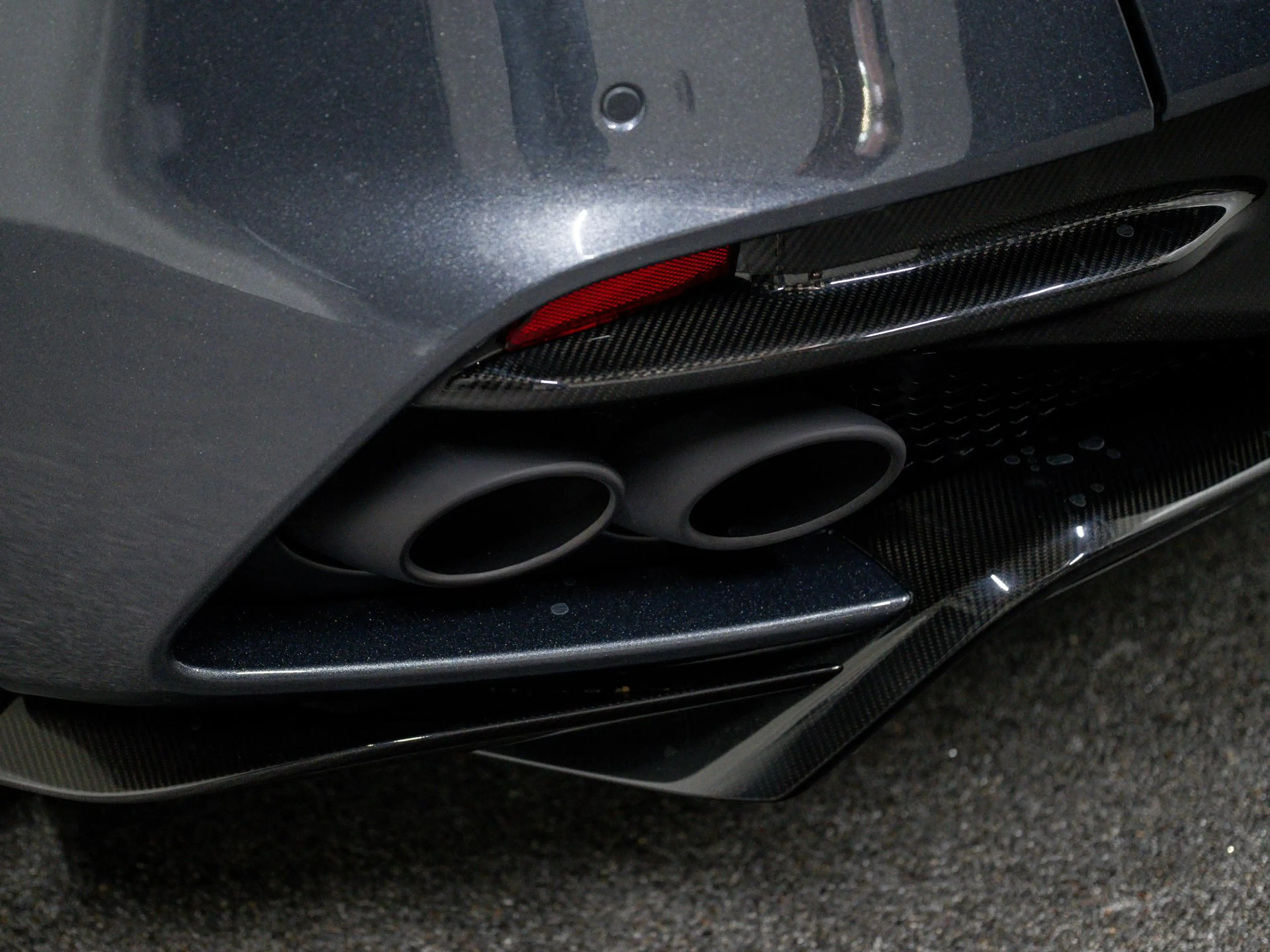 Aston Martin DBS Volante 5.2 V12 | ULITMATE 770 | 1 of 199 | Carbon — photo 14