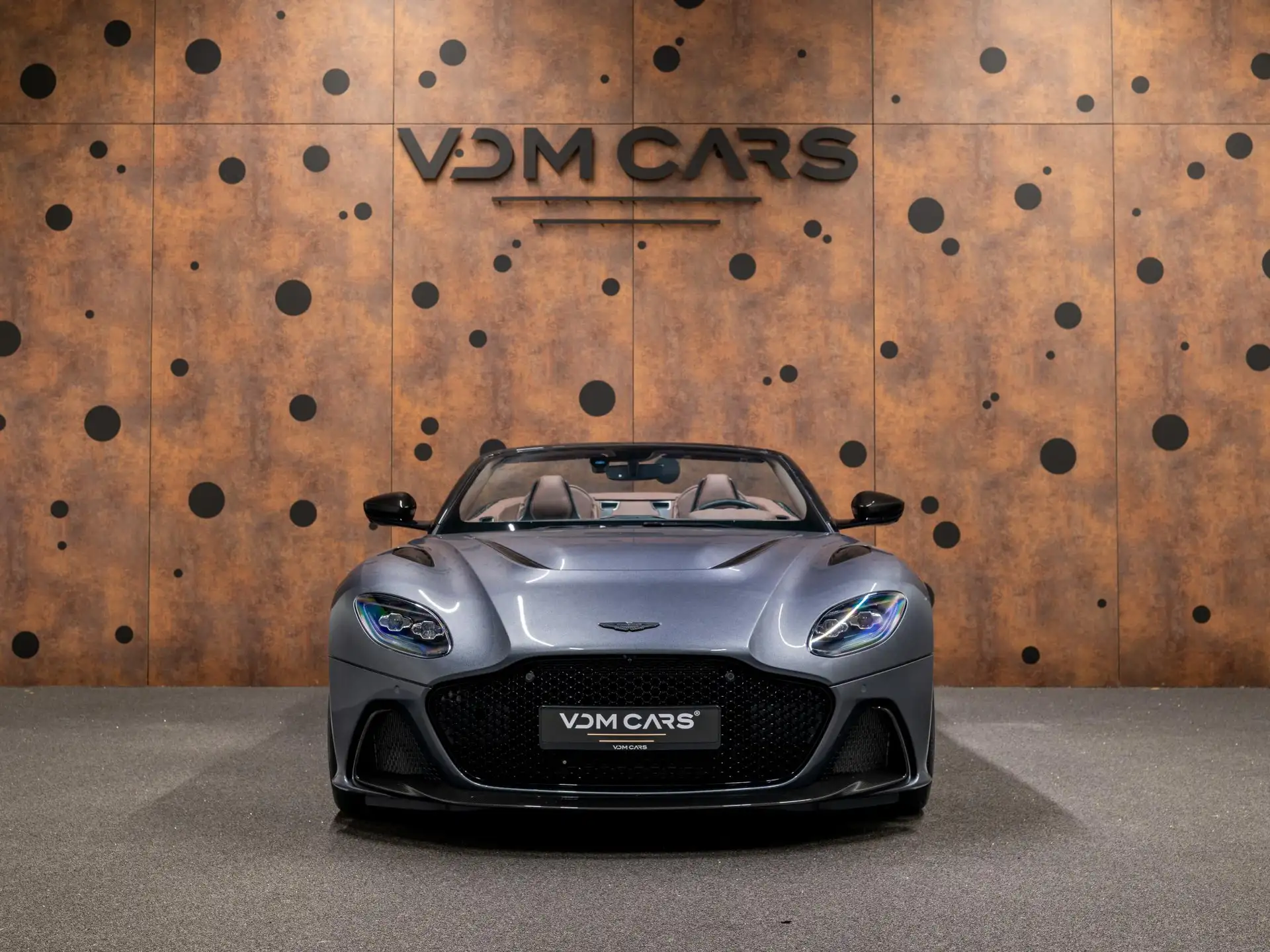 애스턴마틴 DBS Coupe 2023 회색 사진 8