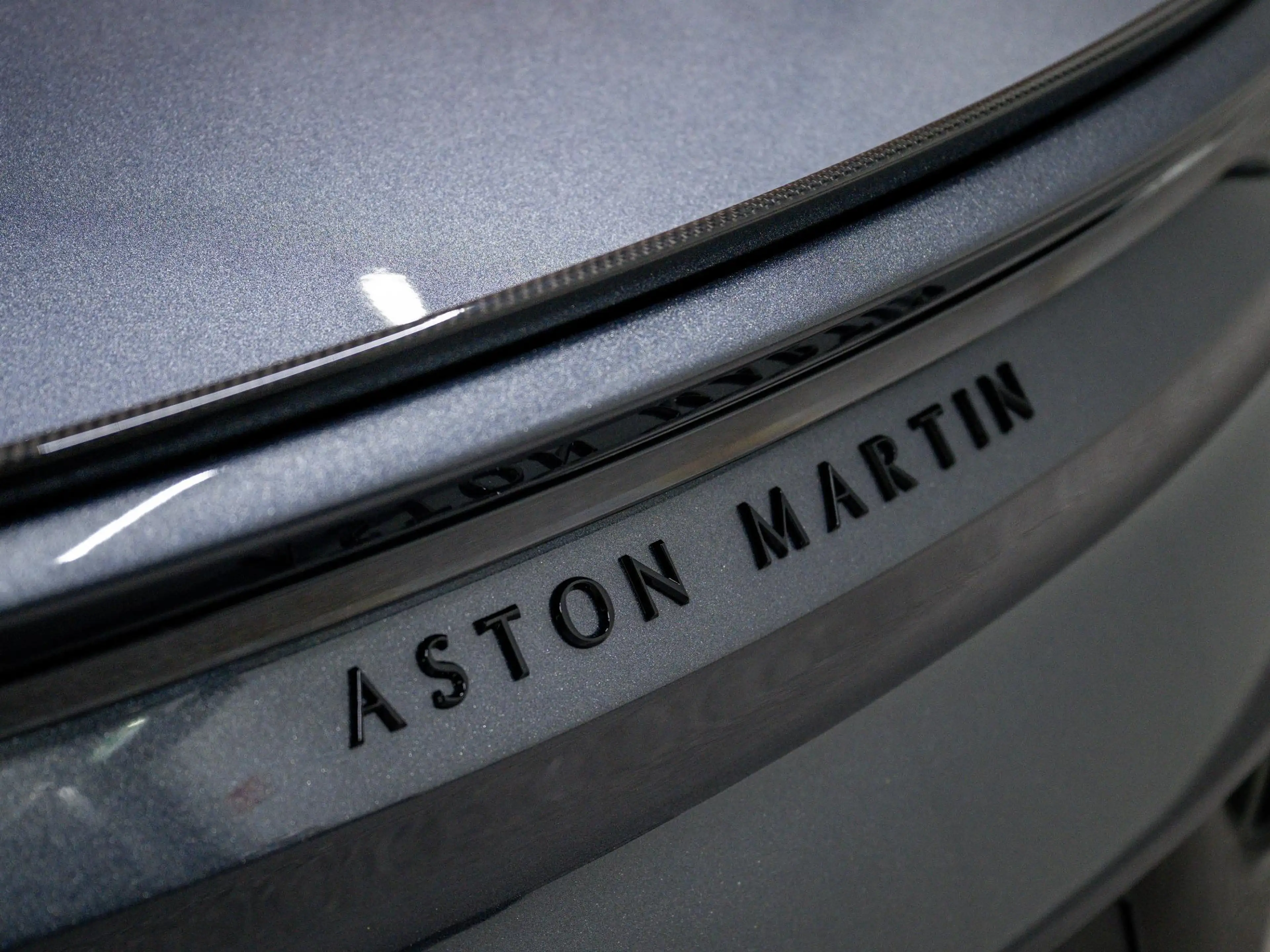 Aston Martin DBS Volante 5.2 V12 | ULITMATE 770 | 1 of 199 | Carbon — photo 11