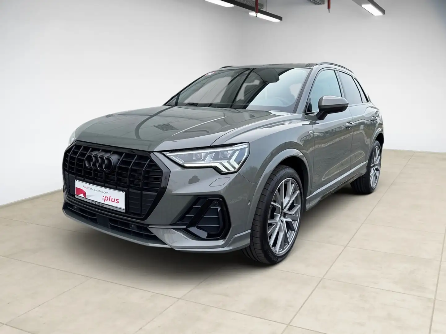 Audi Q3 35 TFSI S line Matrix LED Navi Grau - 2