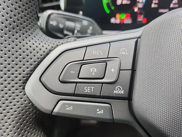 Volkswagen Passat view 13