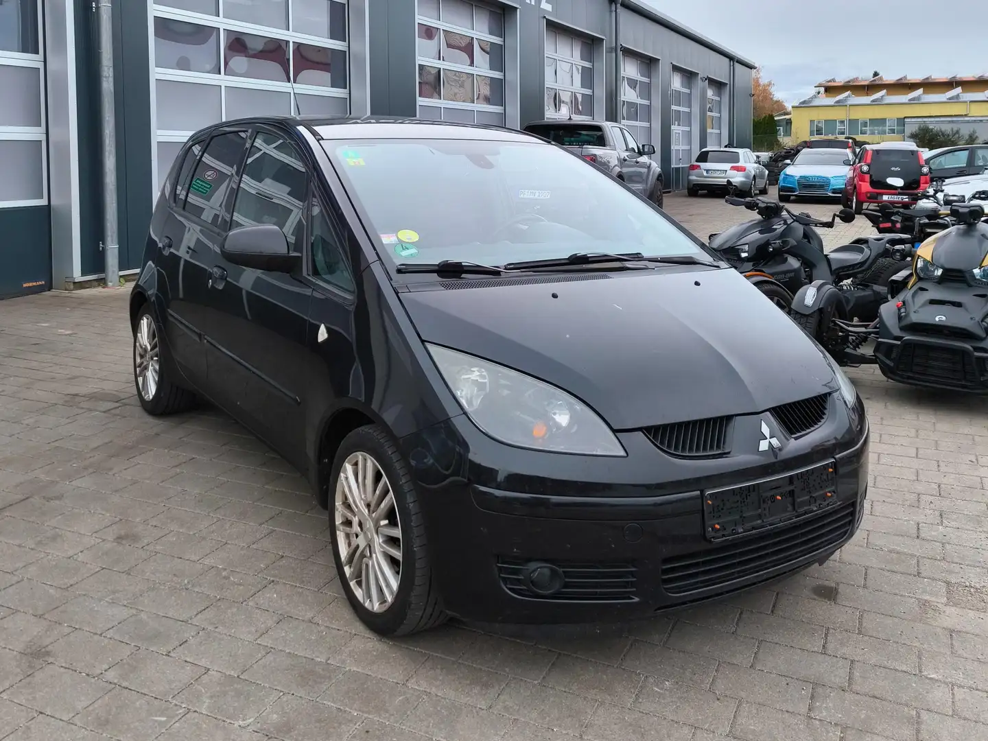 Mitsubishi Colt 1.3 Motion Plus 8x bereift Schwarz - 1