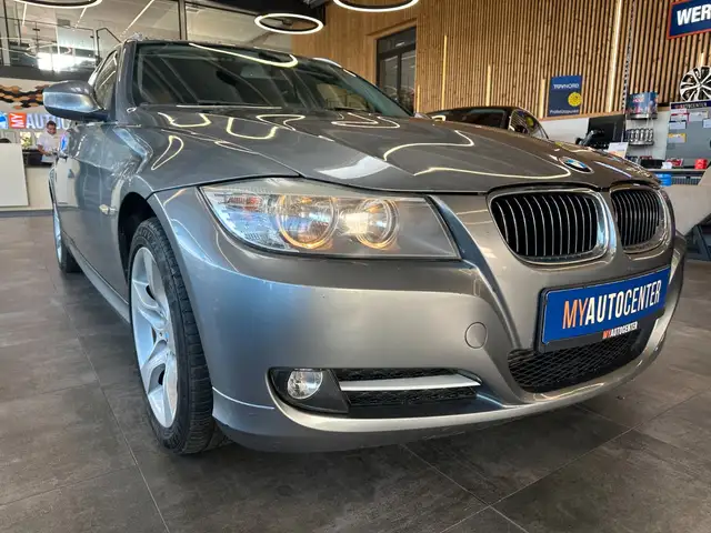 BMW 3 Series view 3