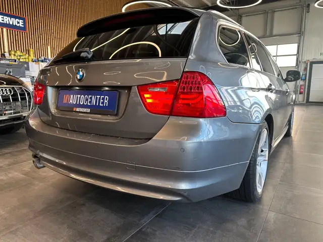 BMW 3 Series view 2