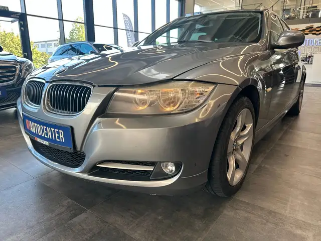 BMW 3 Series view 4