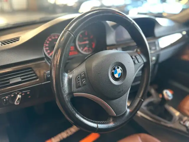 BMW 3 Series view 11