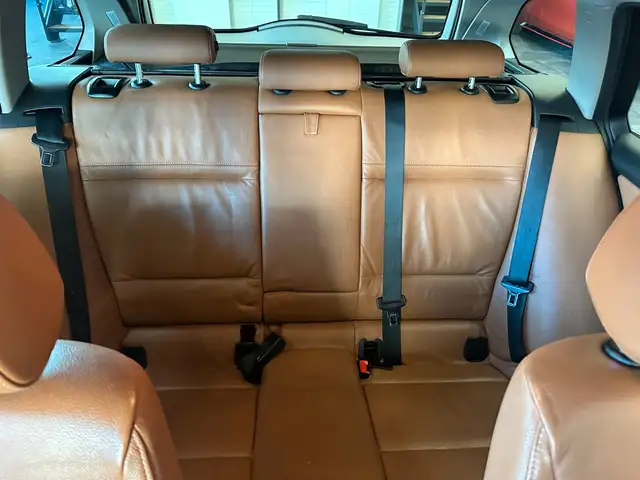 BMW 3 Series view 12