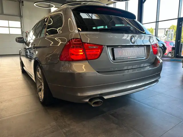 BMW 3 Series view 5