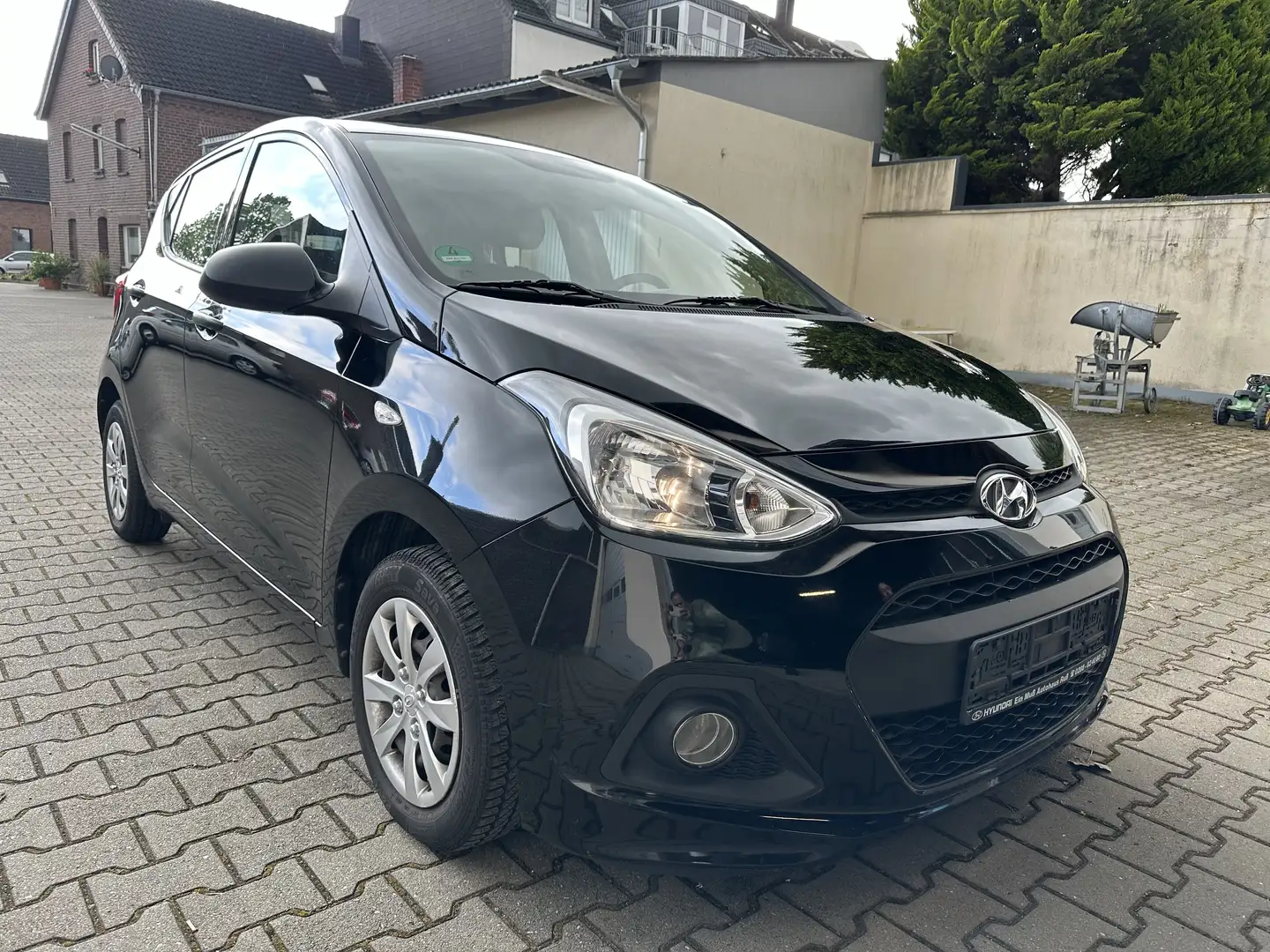 Hyundai i10 1.0 Classic *Klimaautomatik* Černá - 1