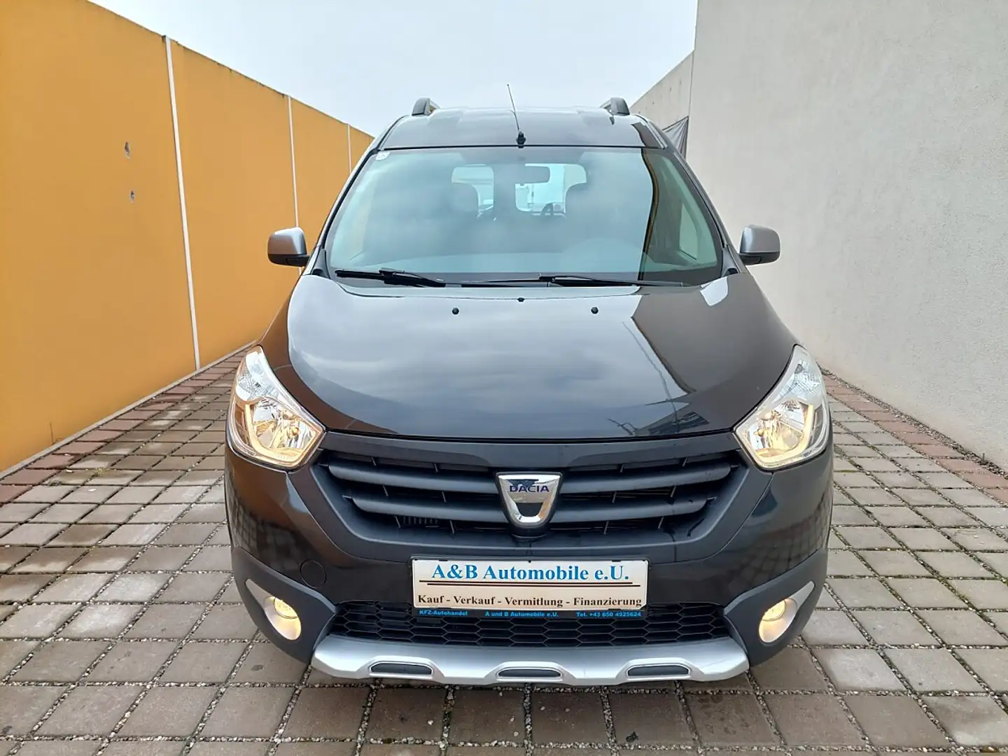 Dacia Dokker Stepway Sensation dCi 90 S&S Sofort Kredit Schwarz - 2