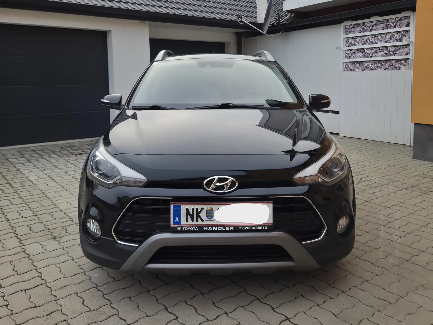 Hyundai i20 i20 Active 1,0 T-GDI Start/Stopp Automatik Premium Schwarz - 2