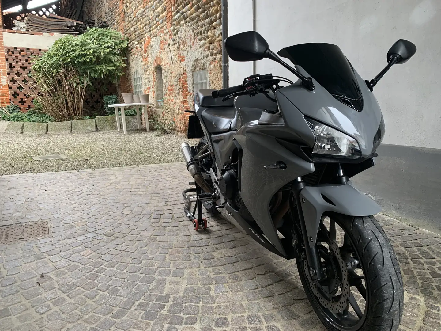 Honda CBR 500 R ABS Šedá - 1