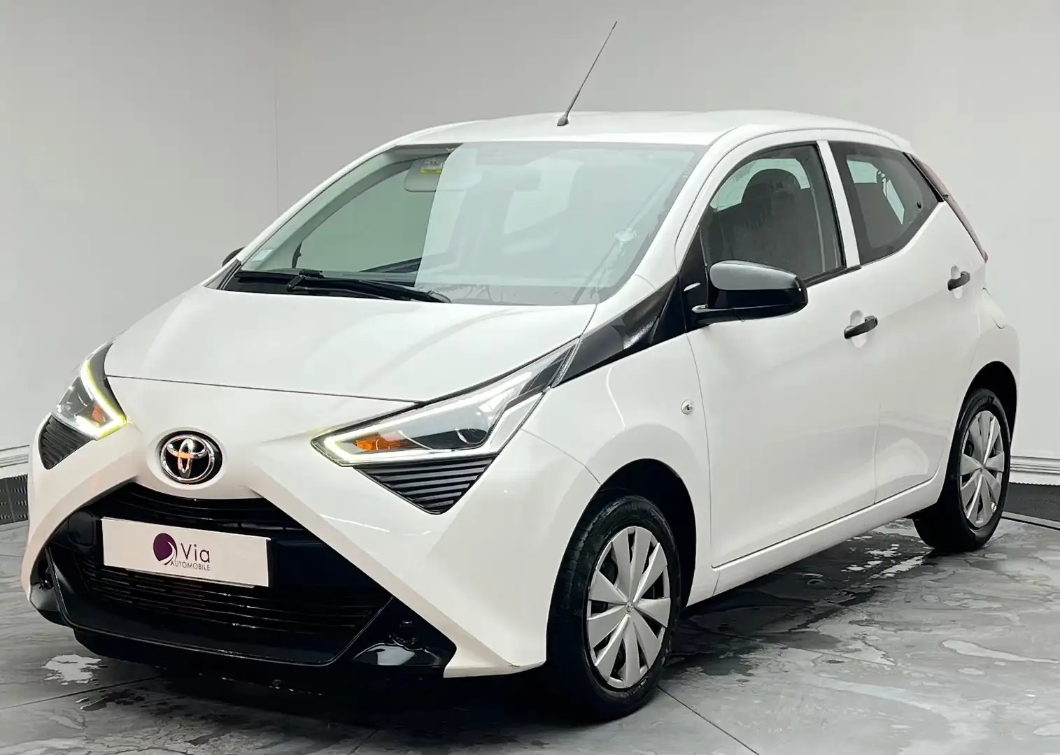 Toyota Aygo 1.0 VVT-i x - Suivi Toyota Blanc - 1