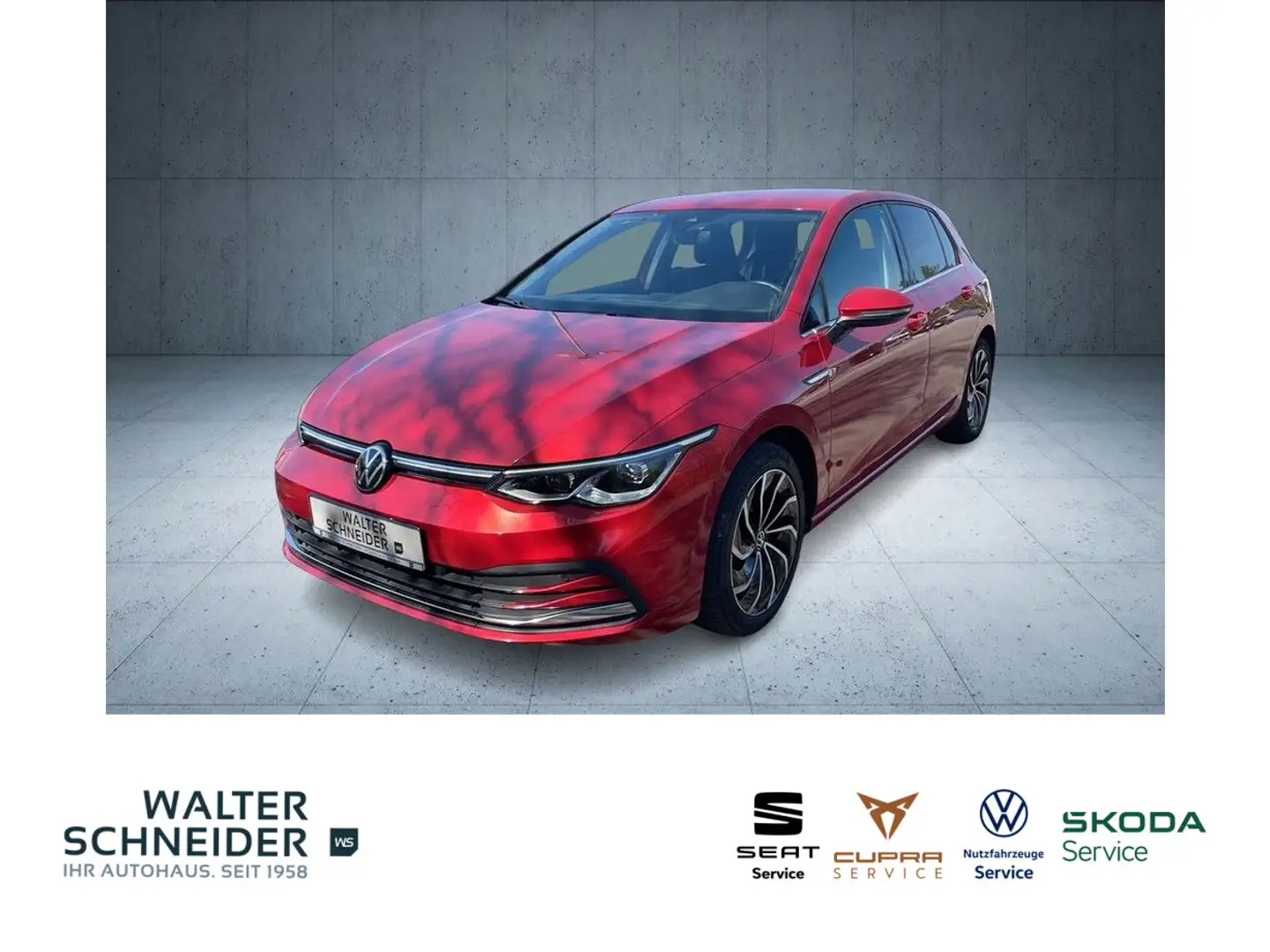 Volkswagen Golf 1.5 eTSI DSG Style AHK Matrix Navi ACC Rood - 1