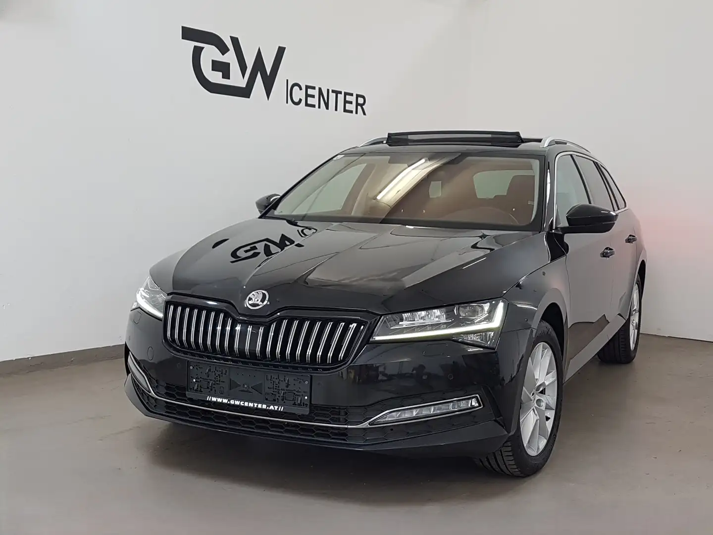 Skoda Superb Combi 2,0 TDI DSG Style Matrix Virtual Panorama Schwarz - 1