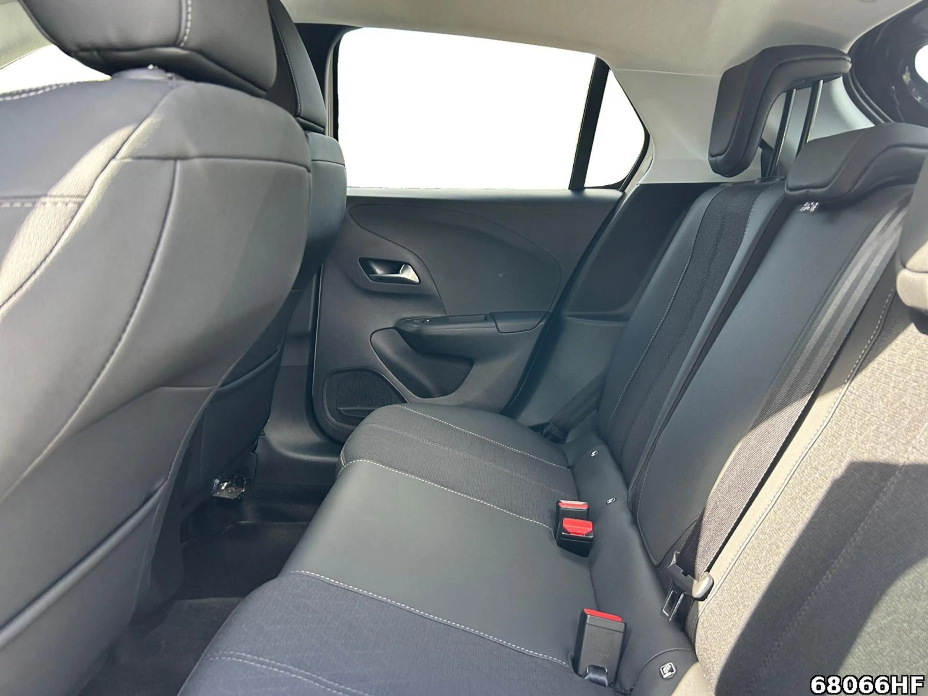 Opel Corsa-e Elegance — photo 13