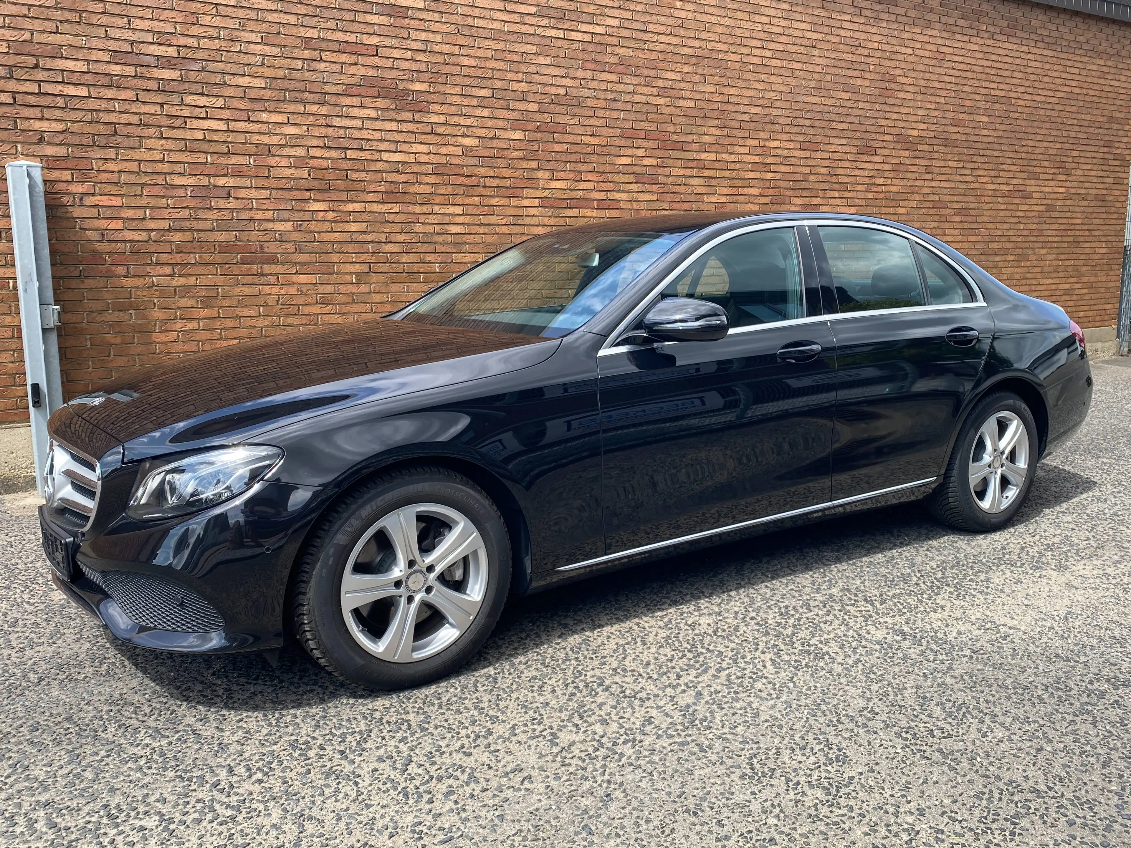 Mercedes-Benz E 200 E 200 4Matic 9G-TRONIC Avantgarde 2te Hand*R.Kam*HU Neu