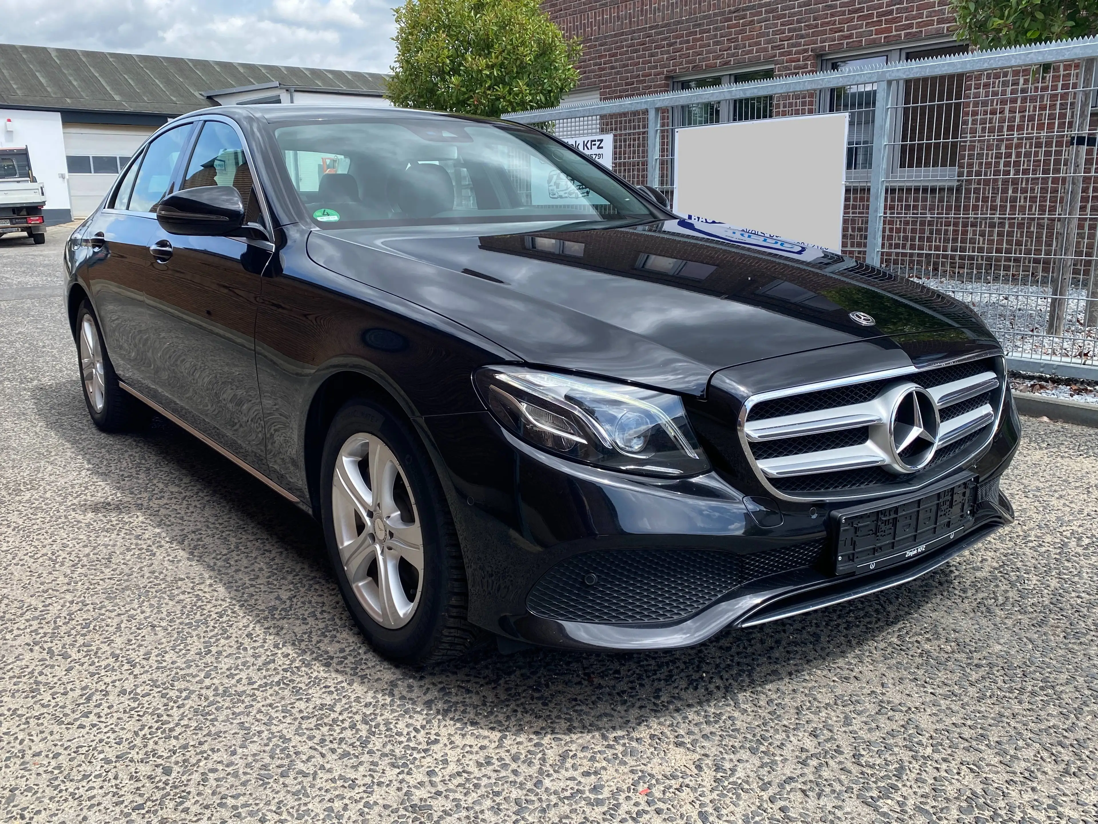 Mercedes-Benz E 200 E 200 4Matic 9G-TRONIC Avantgarde 2te Hand*R.Kam*HU Neu — photo 3