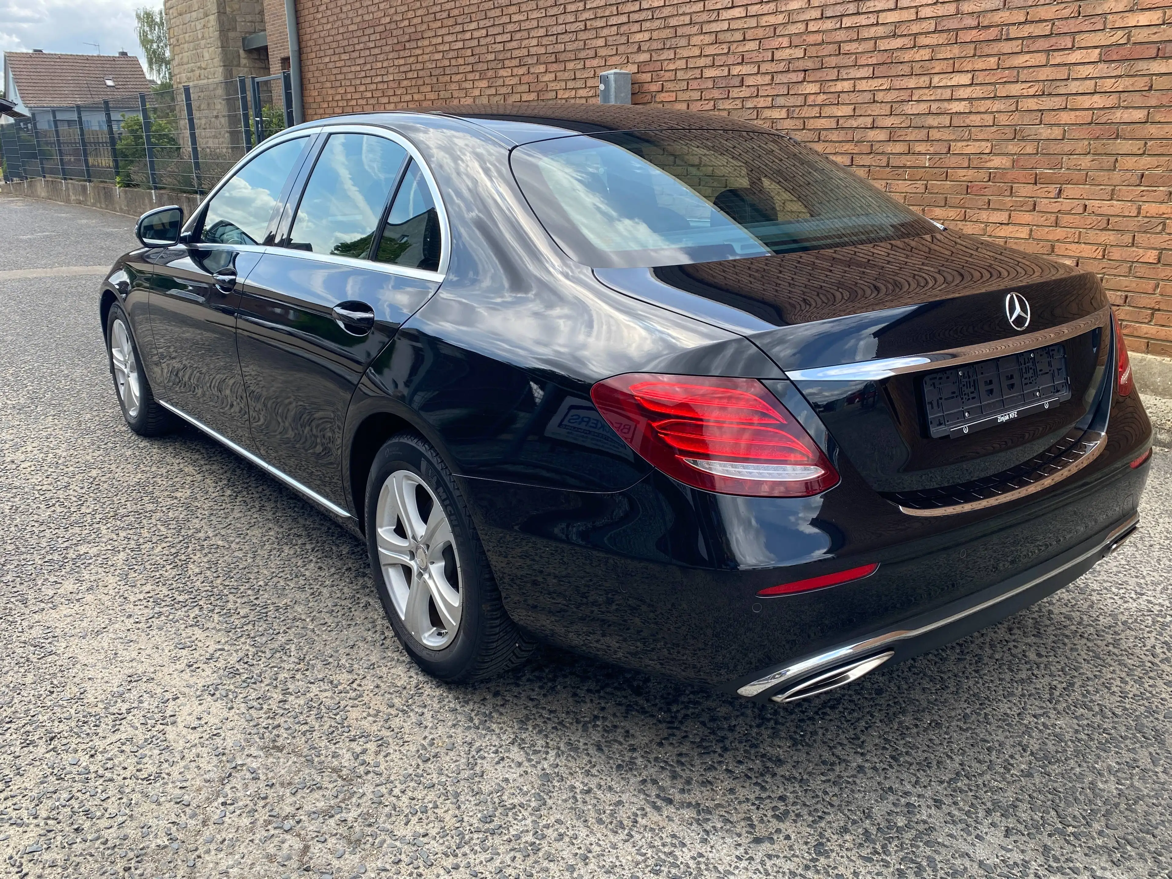 Mercedes-Benz E 200 E 200 4Matic 9G-TRONIC Avantgarde 2te Hand*R.Kam*HU Neu — photo 4