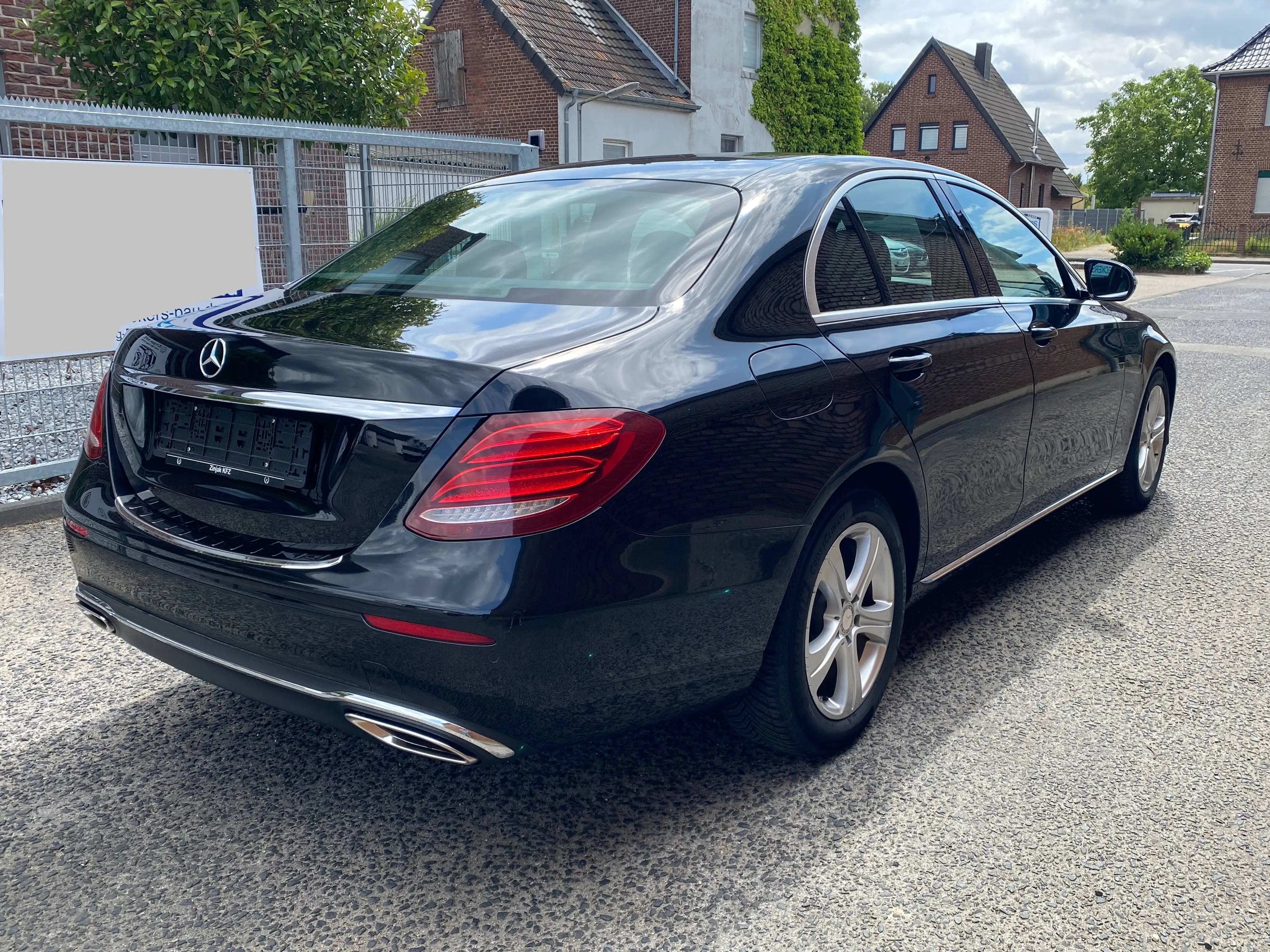 Mercedes-Benz E 200 E 200 4Matic 9G-TRONIC Avantgarde 2te Hand*R.Kam*HU Neu — photo 6