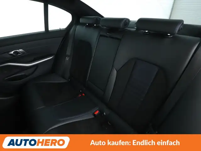 BMW 3 Series view 14