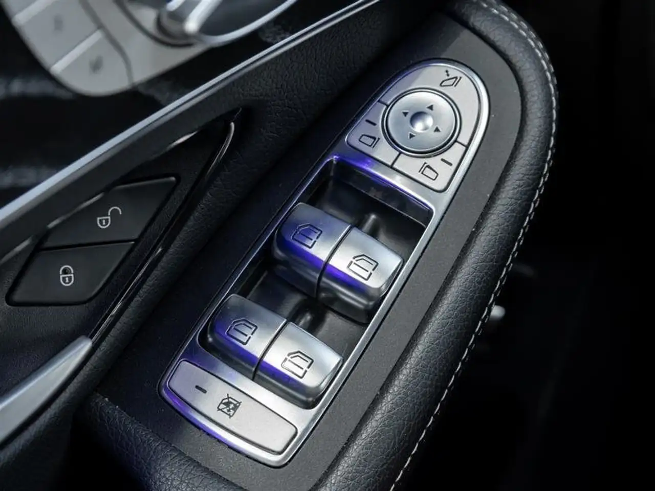 Mercedes-Benz GLC снимка Mercedes-Benz GLC