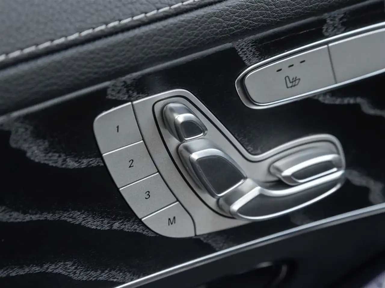Mercedes-Benz GLC снимка Mercedes-Benz GLC