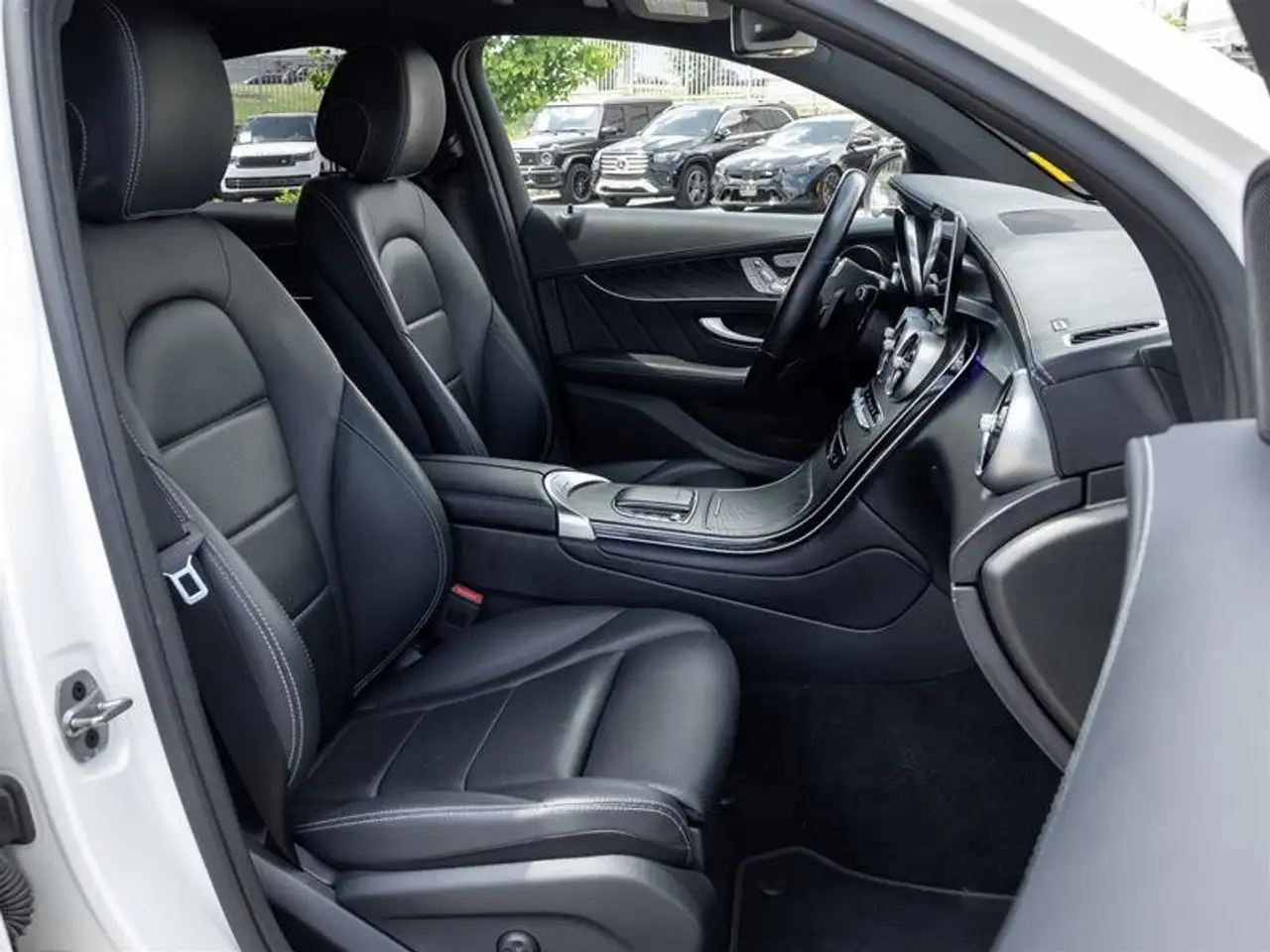 Mercedes-Benz GLC снимка Mercedes-Benz GLC