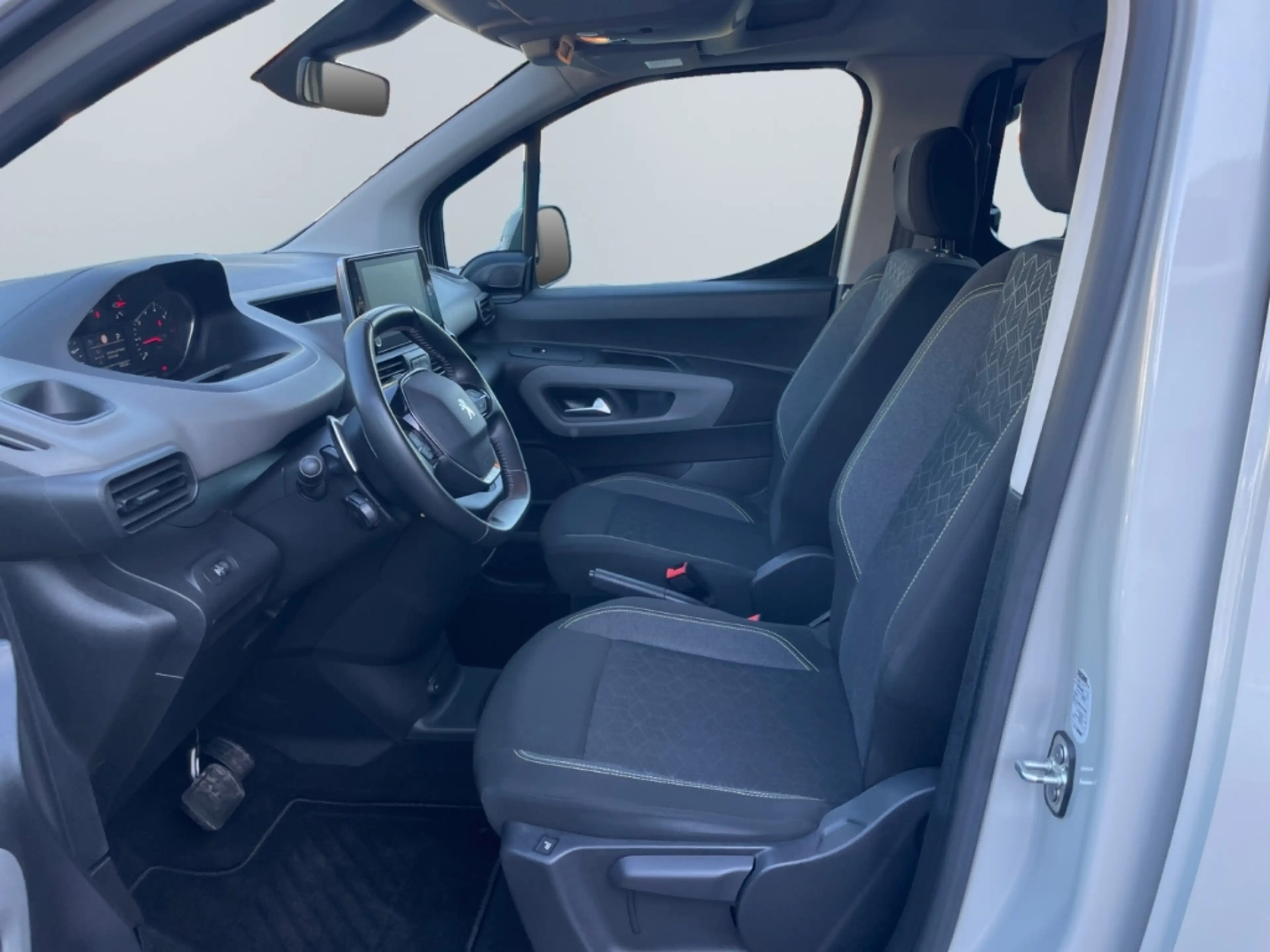 Peugeot Rifter 1.2 130 L1 Active Automatik *AHK*PDC*SHZ* — photo 9