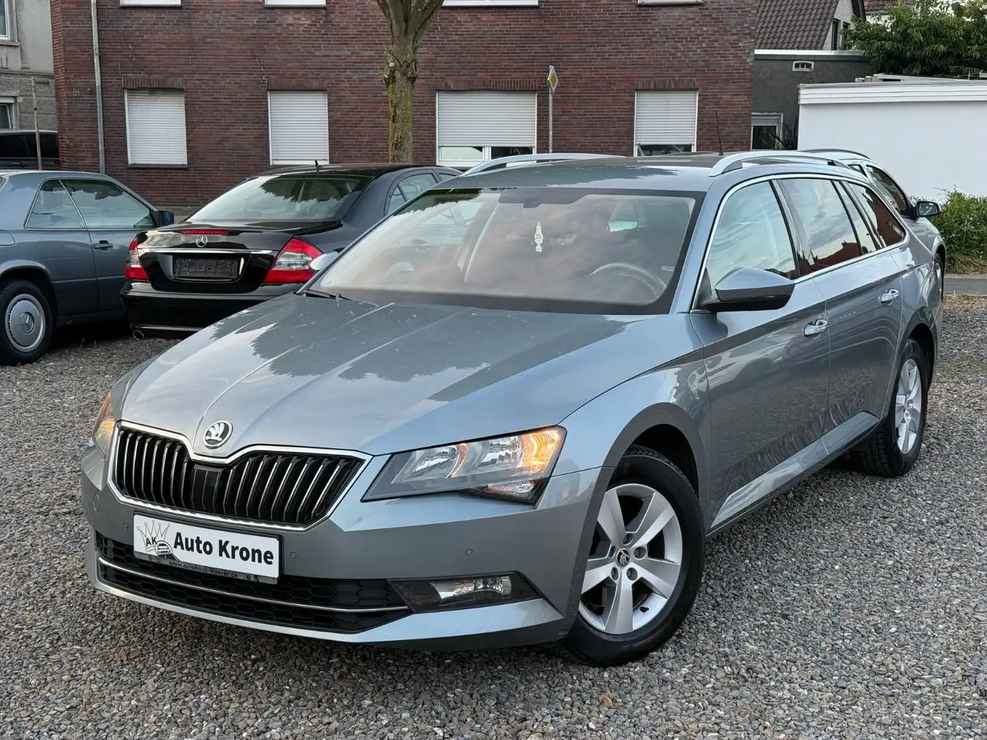 Skoda Superb Ambition 2.0 TDI Automatik R-Cam Navi SHZ Grau - 1