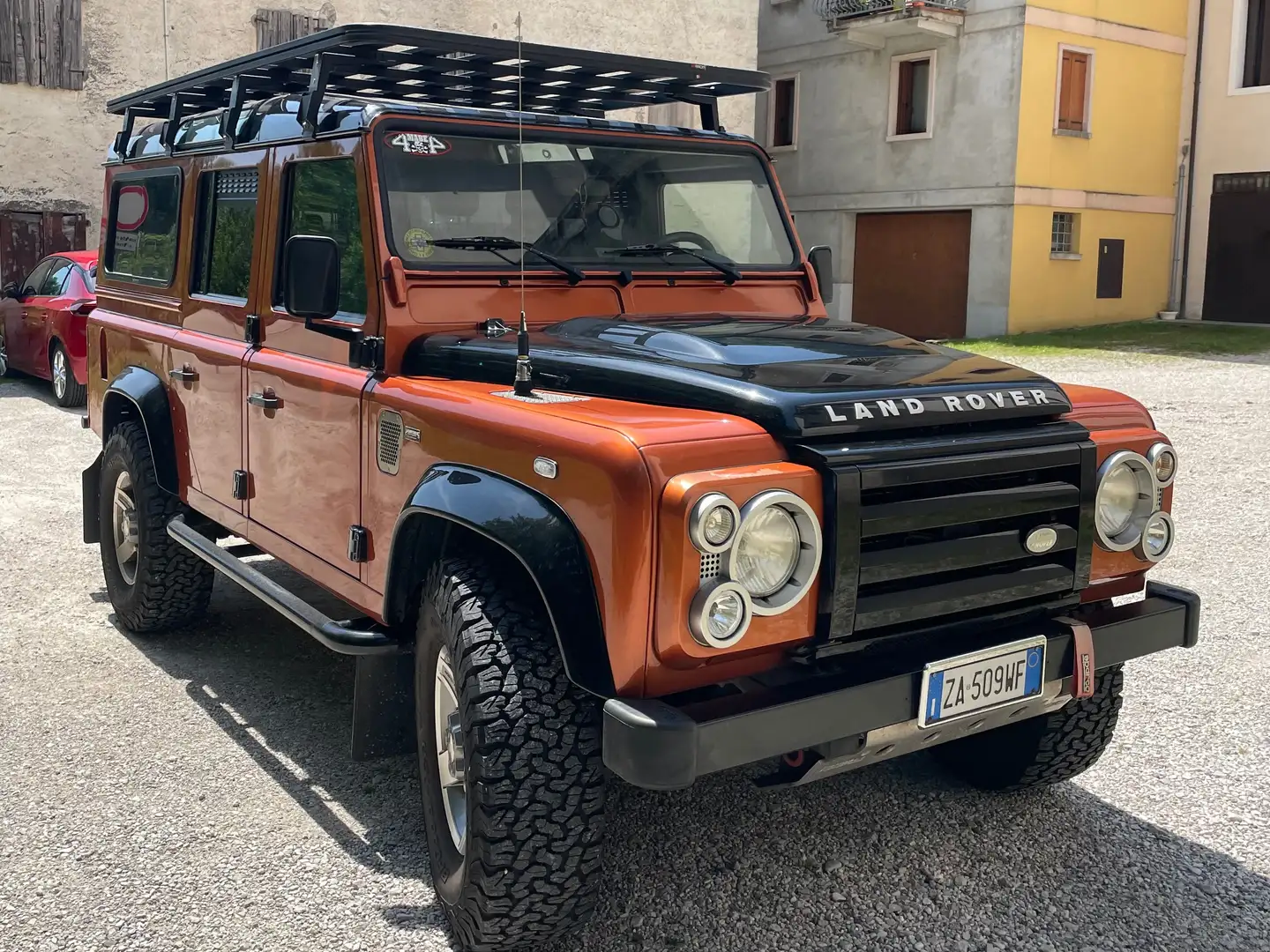 Land Rover Defender 110 ed limitata  FIRE Orange - 1